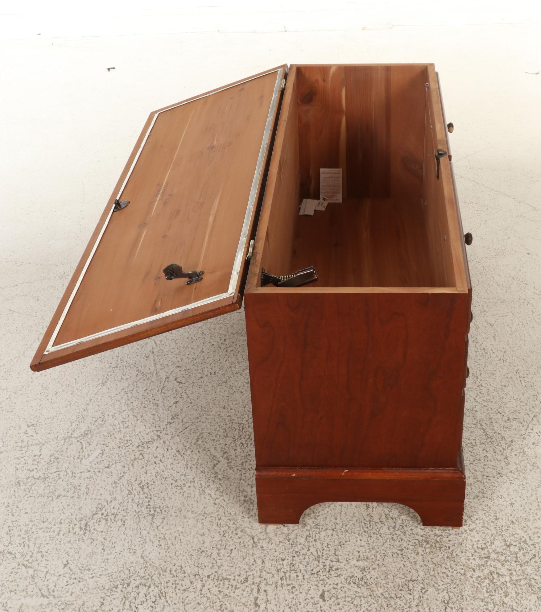 Lane Aromatite Cherrywood Cedar Trunk