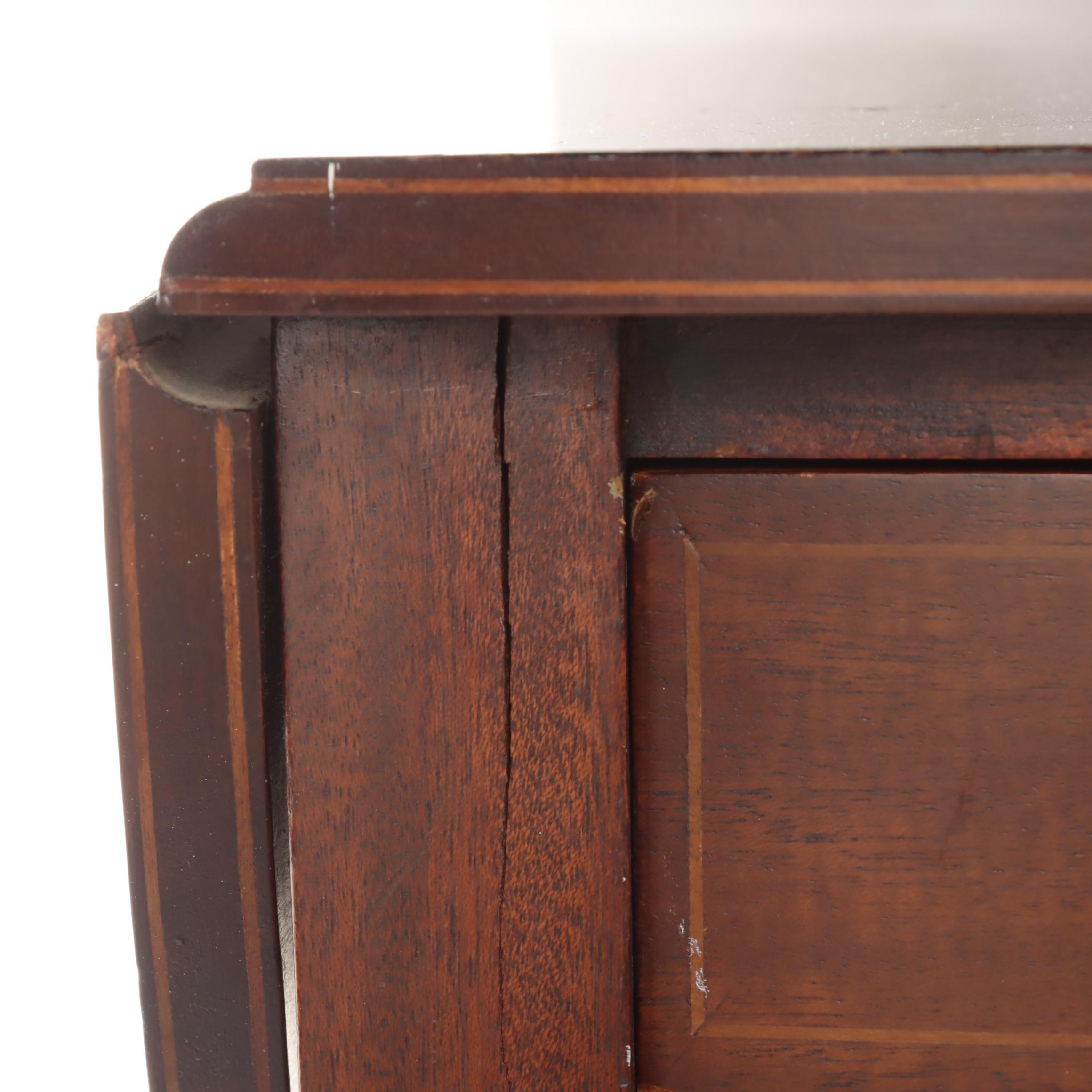 Federal Style Mahogany and String-Inlaid Pembroke Table