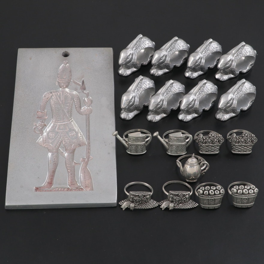 Virginia Metalcrafters Pewter Williamsburg Cookie Mold with Pewter Napkin Rings