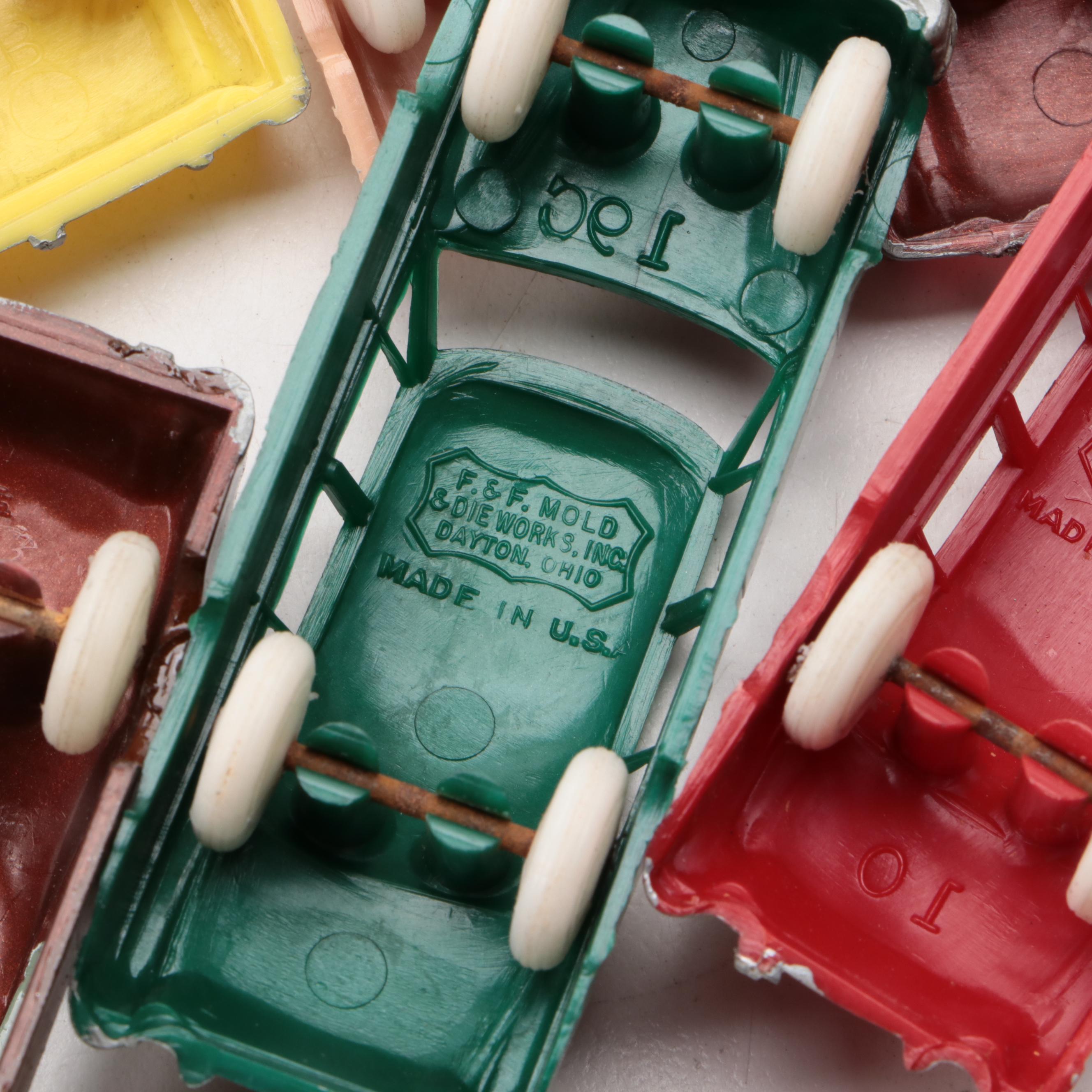 Japanese O Gauge Model Streetcars with Other Model Trolleys, Trucks and Cars