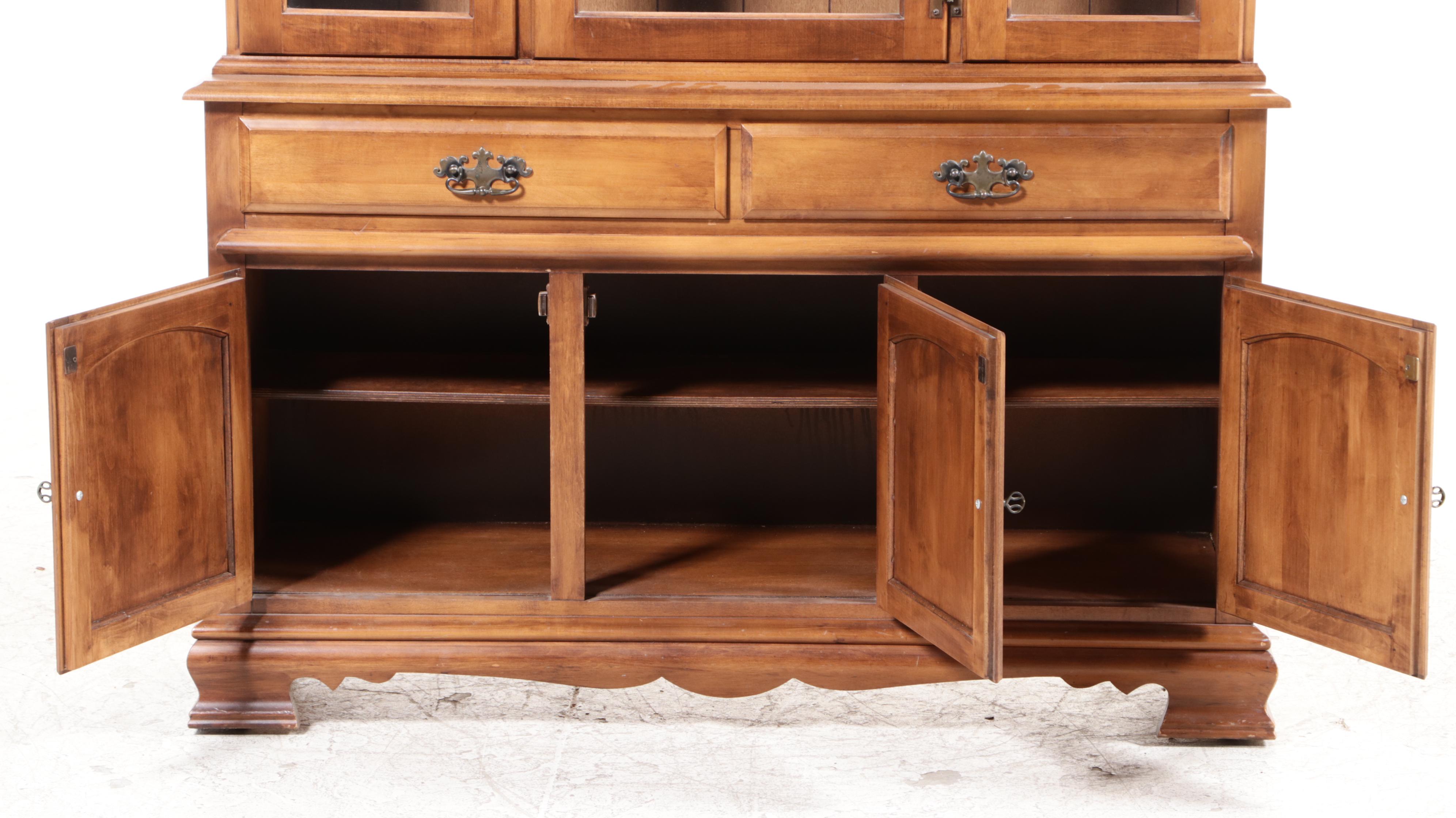 Pennsbury Manor American Colonial Style Maple China Cabinet