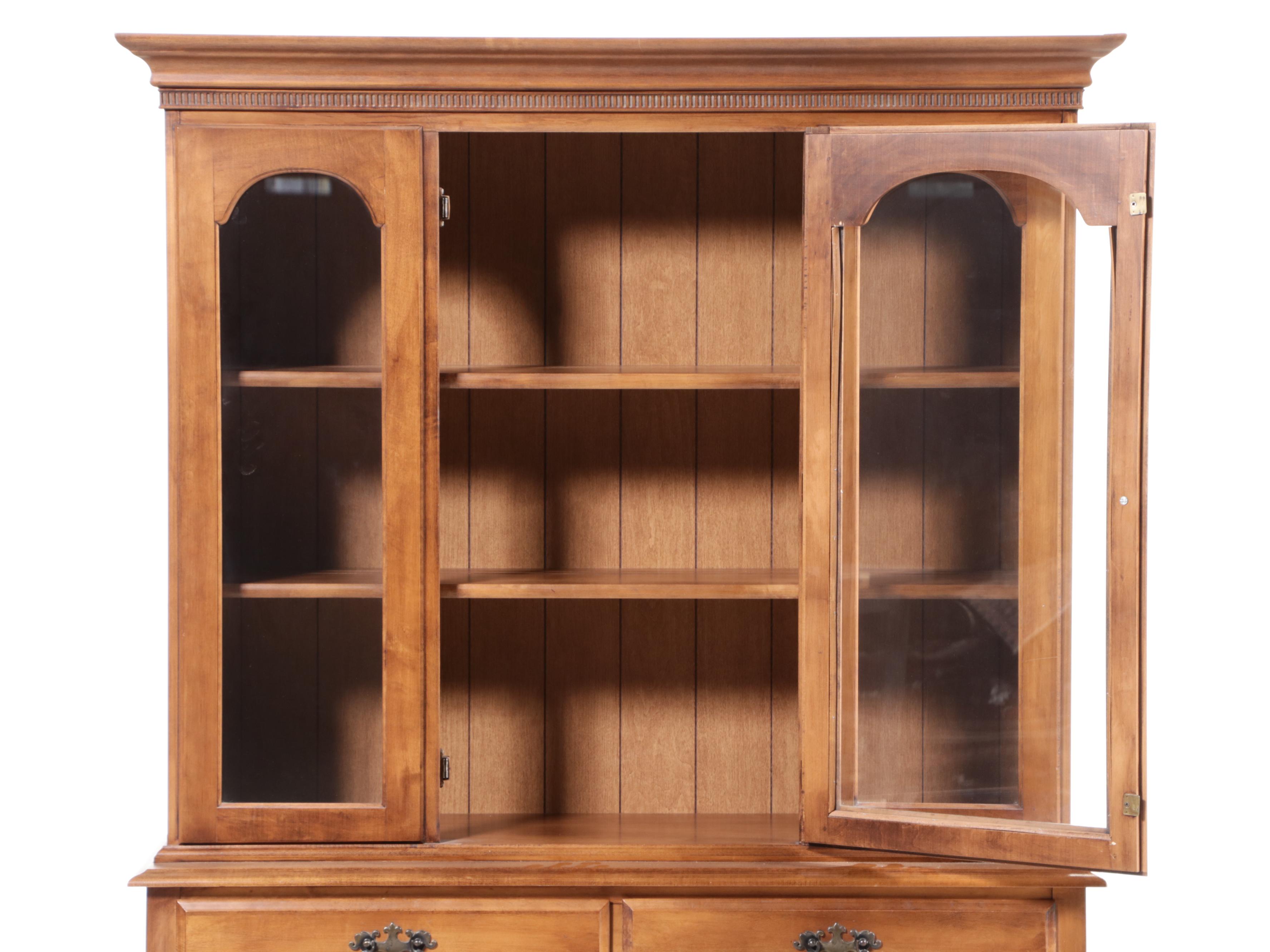 Pennsbury Manor American Colonial Style Maple China Cabinet