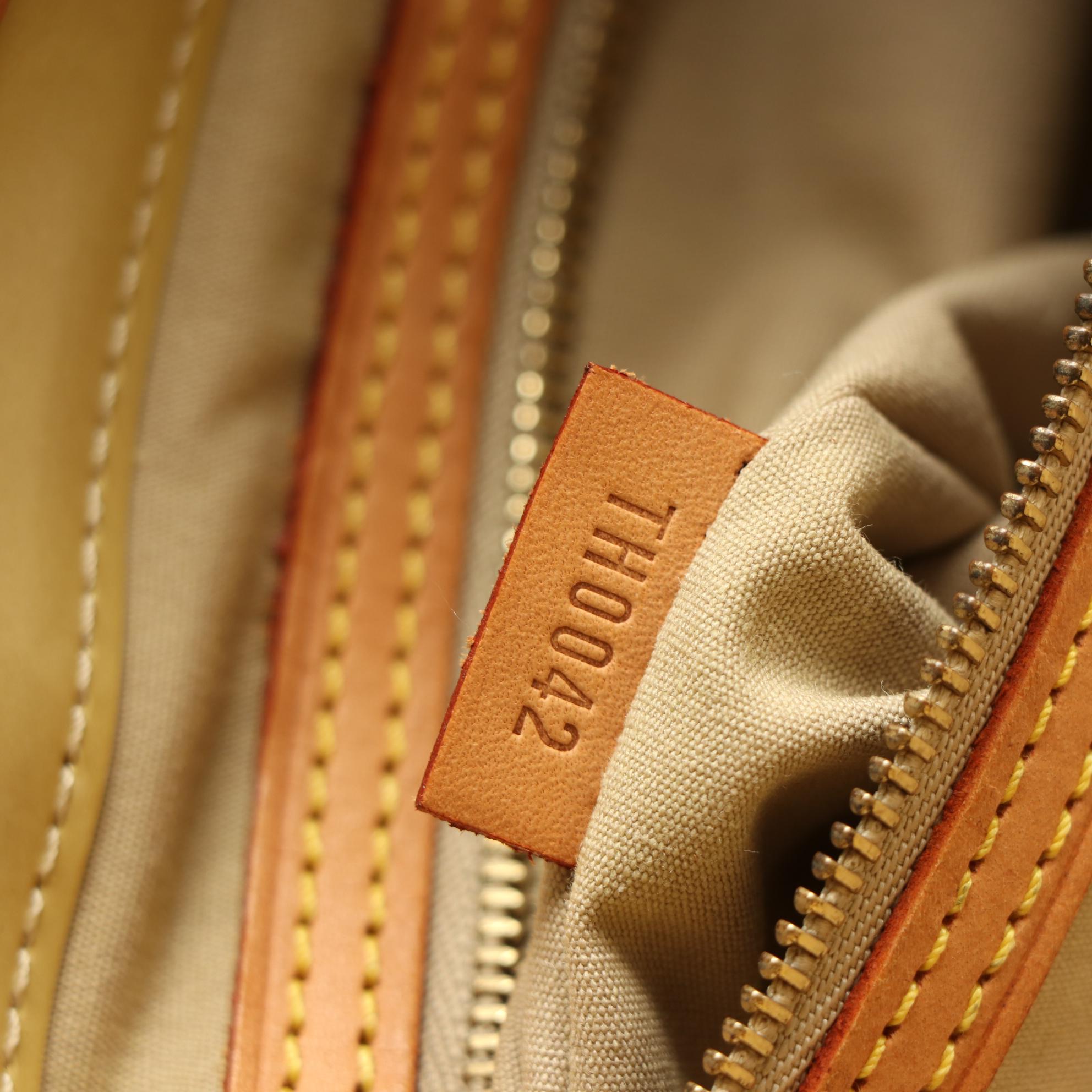 Louis Vuitton Reade MM Tote in Monogram Vernis