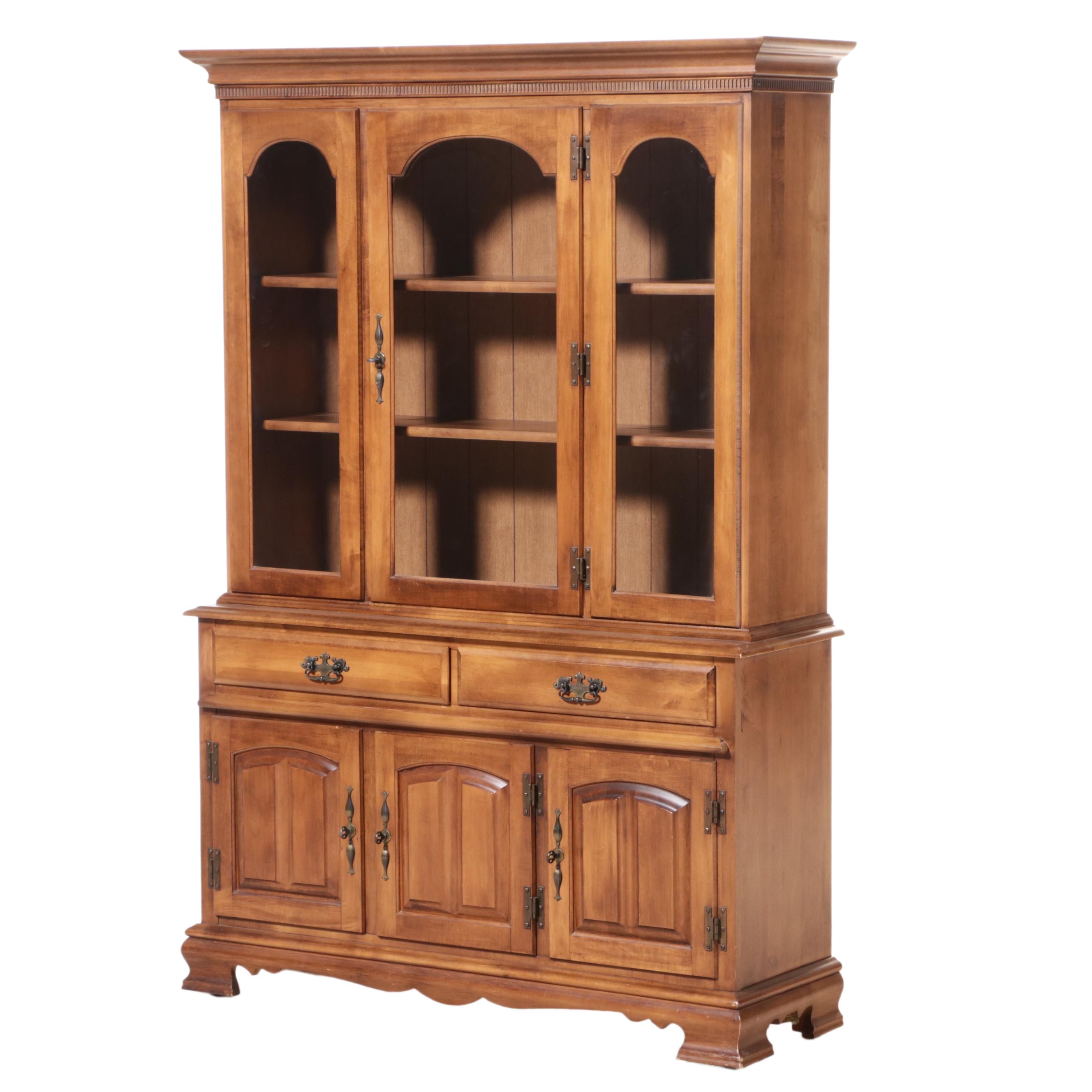 Pennsbury Manor American Colonial Style Maple China Cabinet