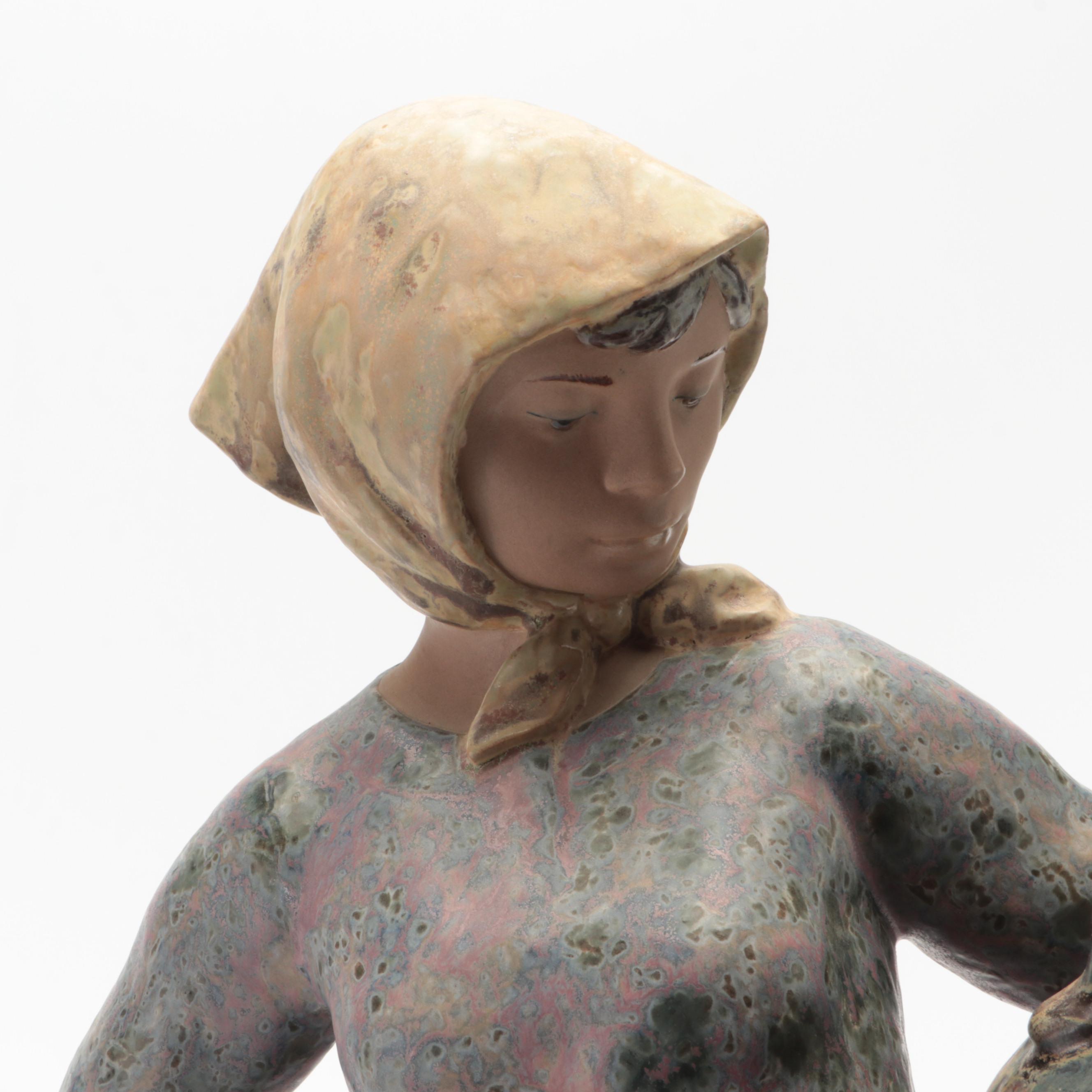 Lladró "Country Woman" Gres Porcelain Figurine Designed by Fulgencio García