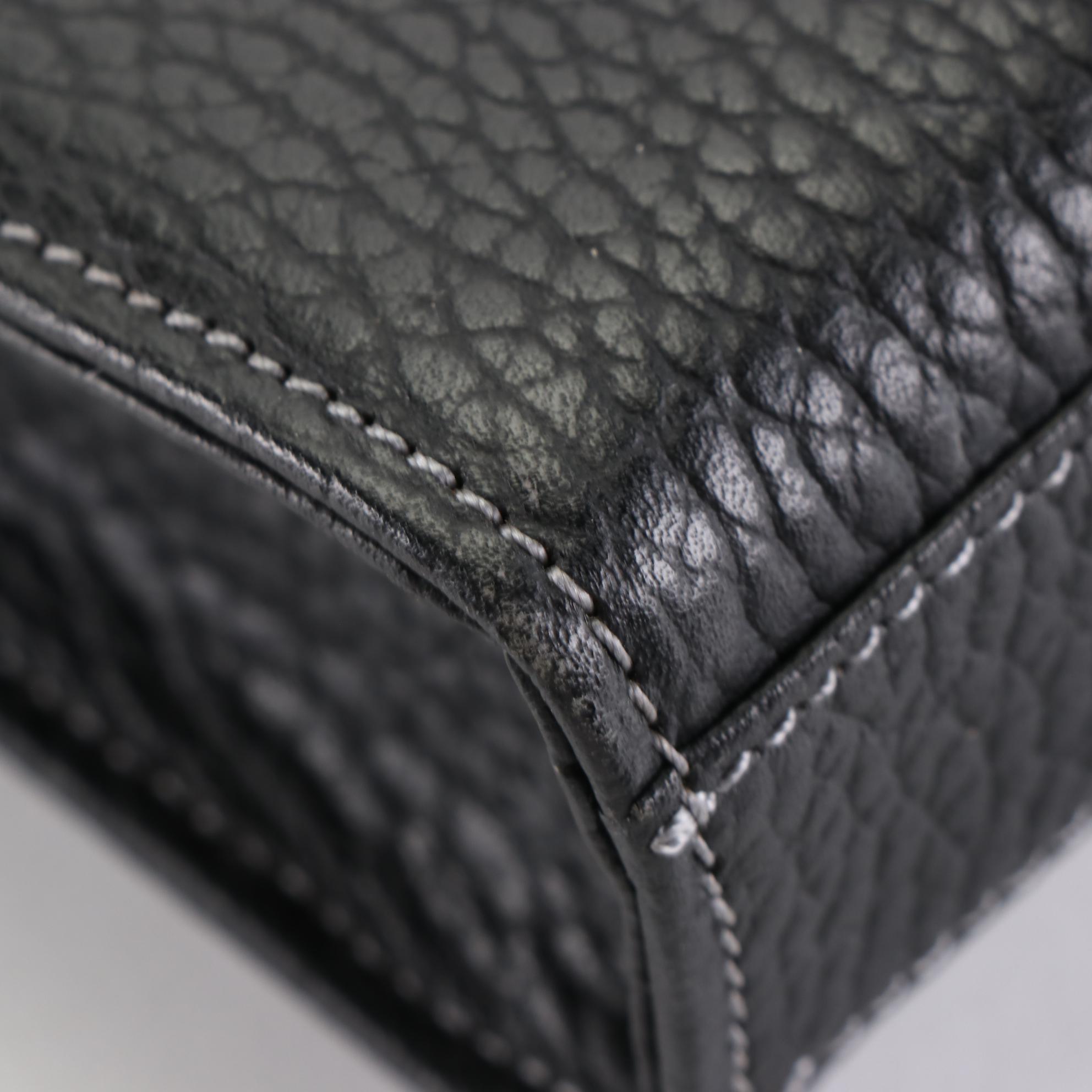 Burberrys Zip Wristlet Clutch in Grain/Smooth Leather with Contrast Stitching