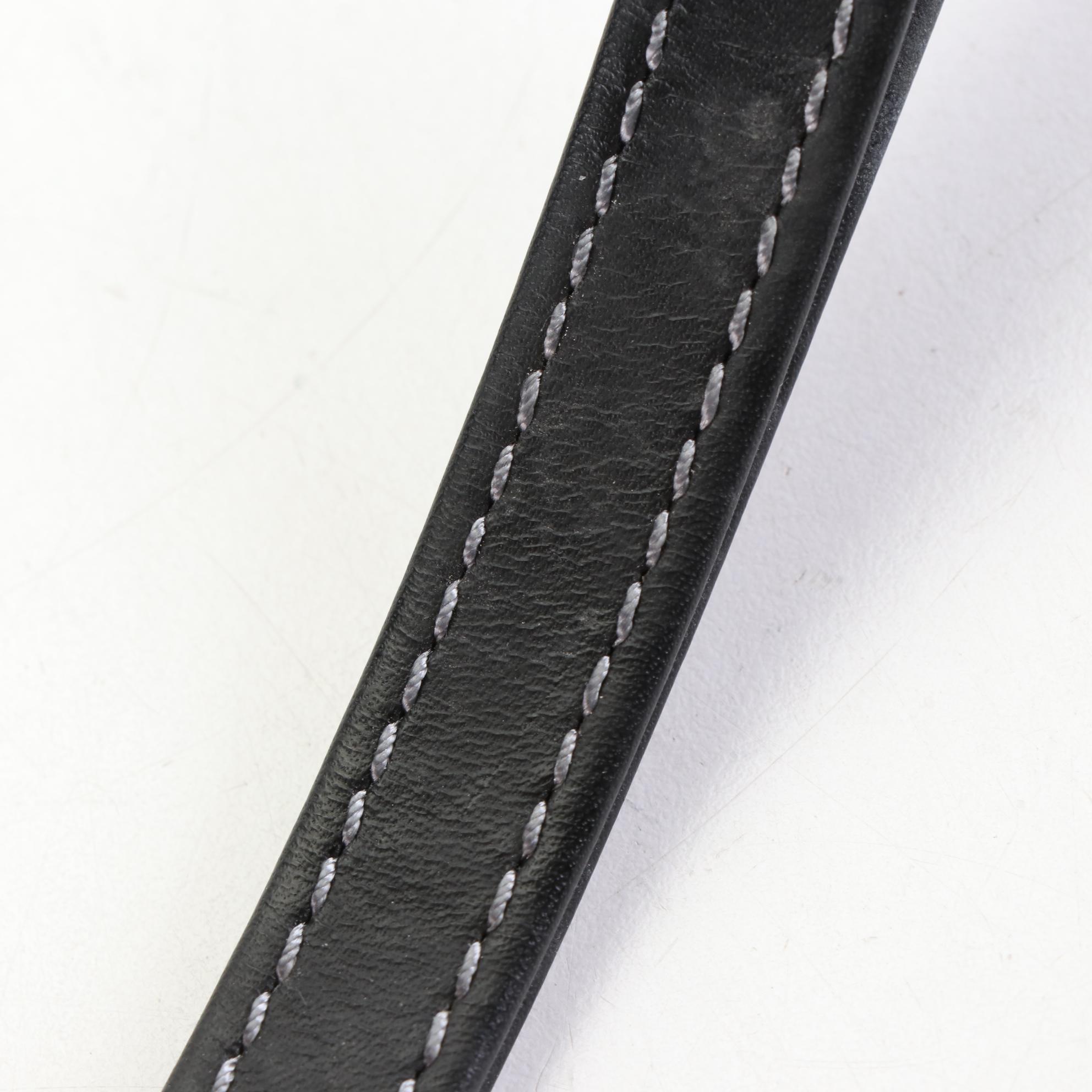 Burberrys Zip Wristlet Clutch in Grain/Smooth Leather with Contrast Stitching