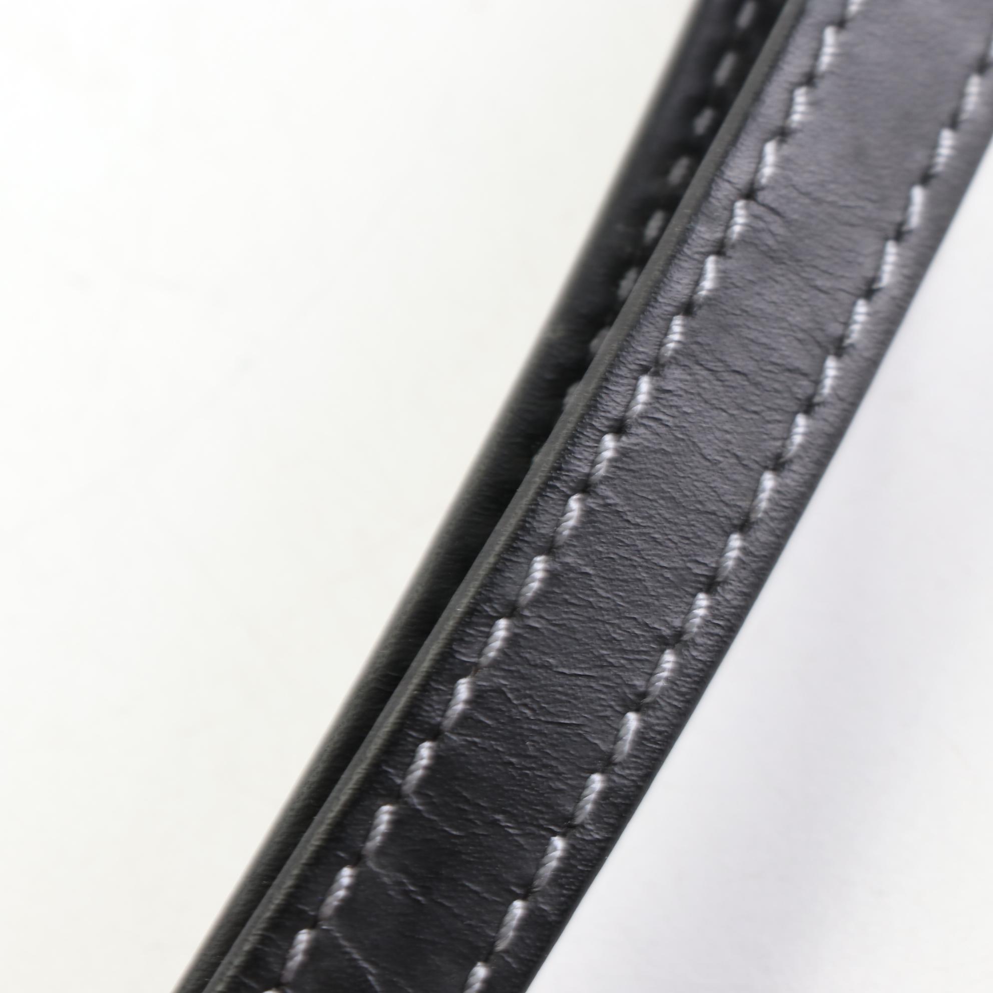 Burberrys Zip Wristlet Clutch in Grain/Smooth Leather with Contrast Stitching