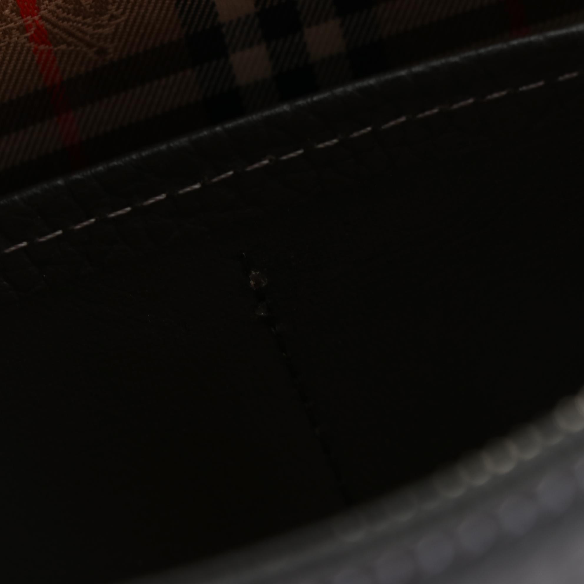 Burberrys Zip Wristlet Clutch in Grain/Smooth Leather with Contrast Stitching