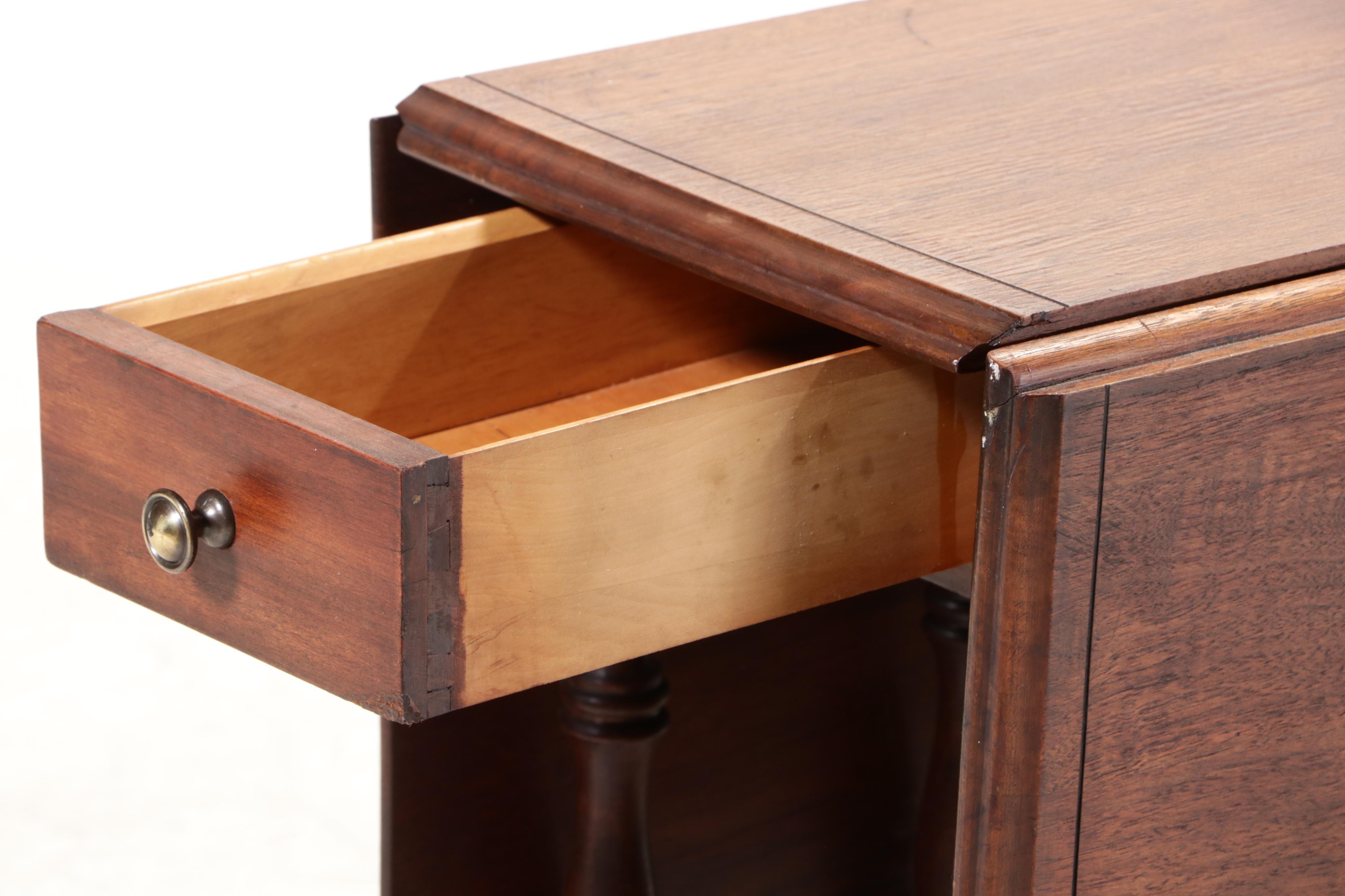 William and Mary Style Gate-Leg Table, Mid-20th Century