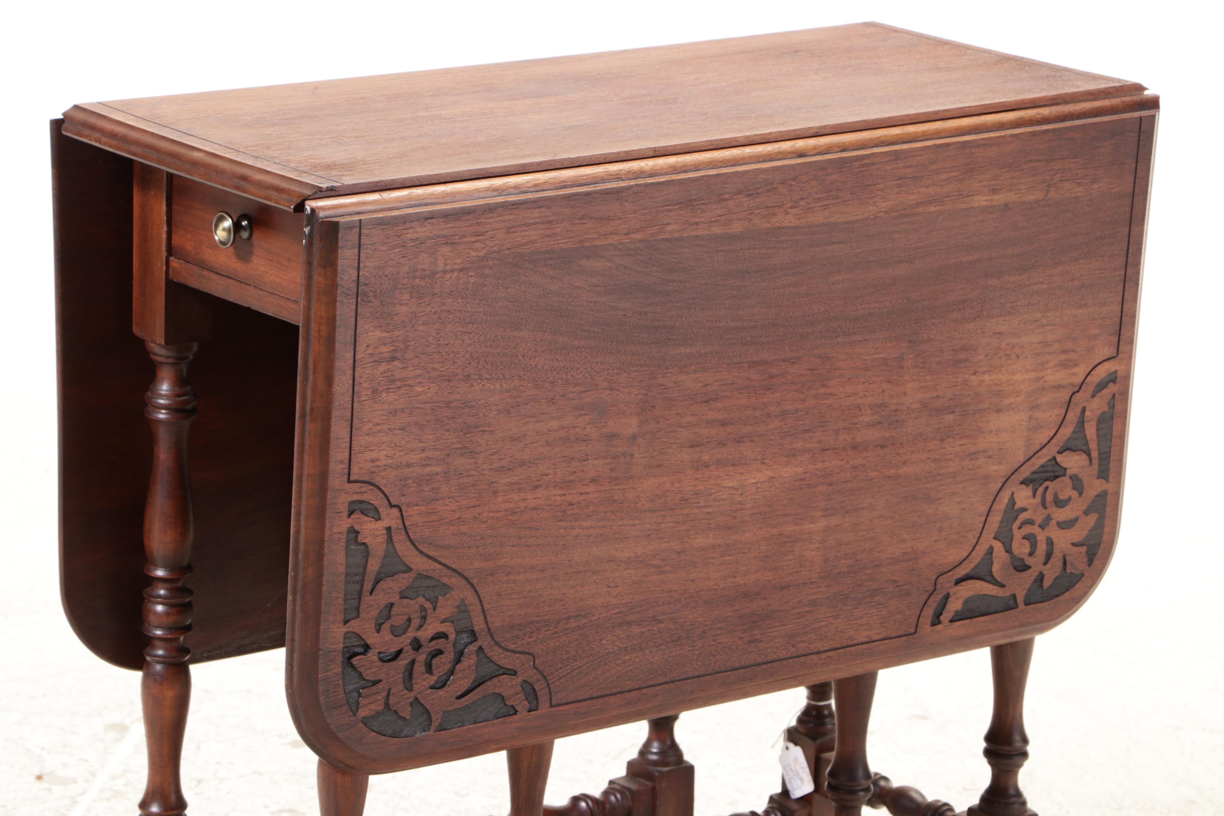 William and Mary Style Gate-Leg Table, Mid-20th Century
