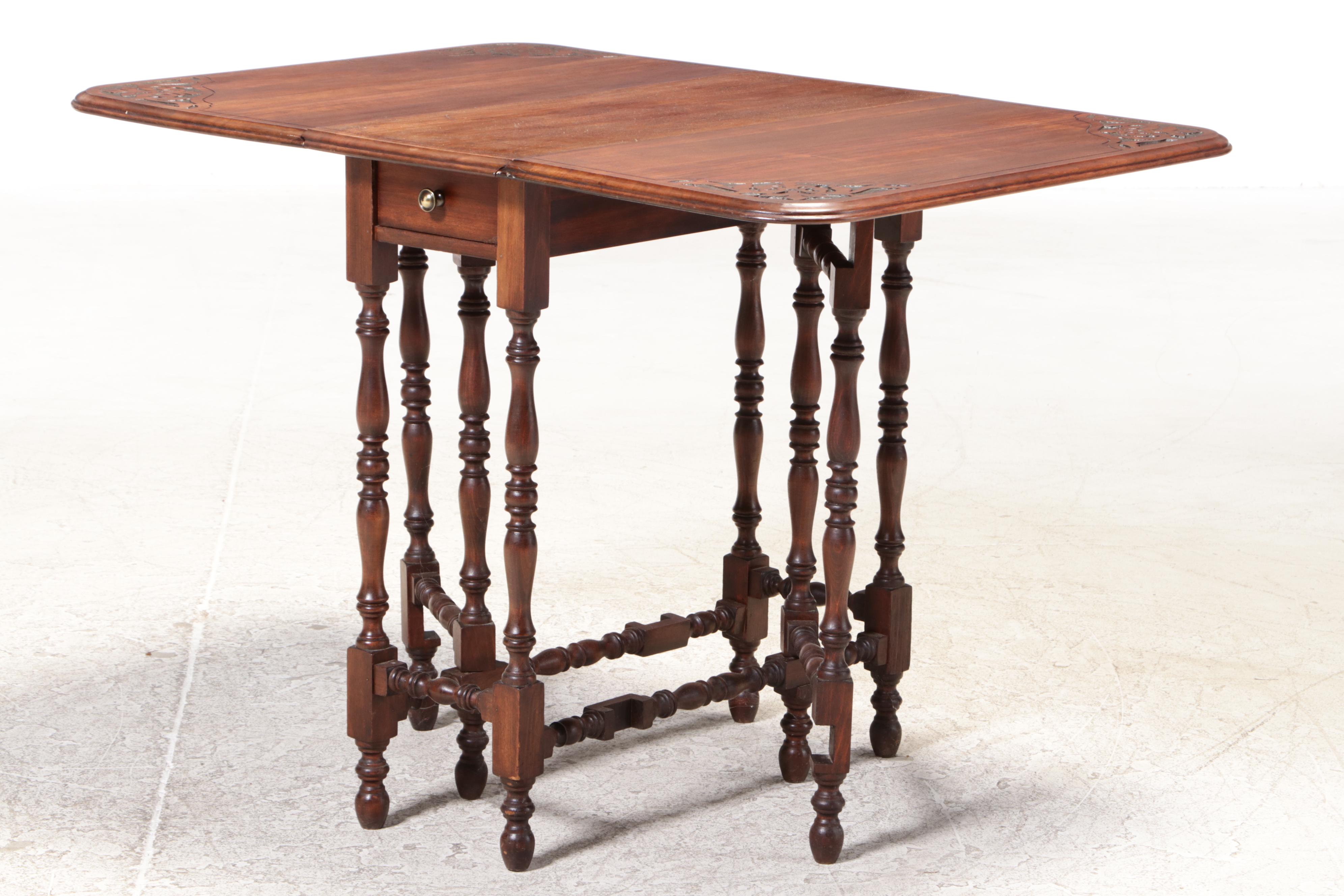 William and Mary Style Gate-Leg Table, Mid-20th Century