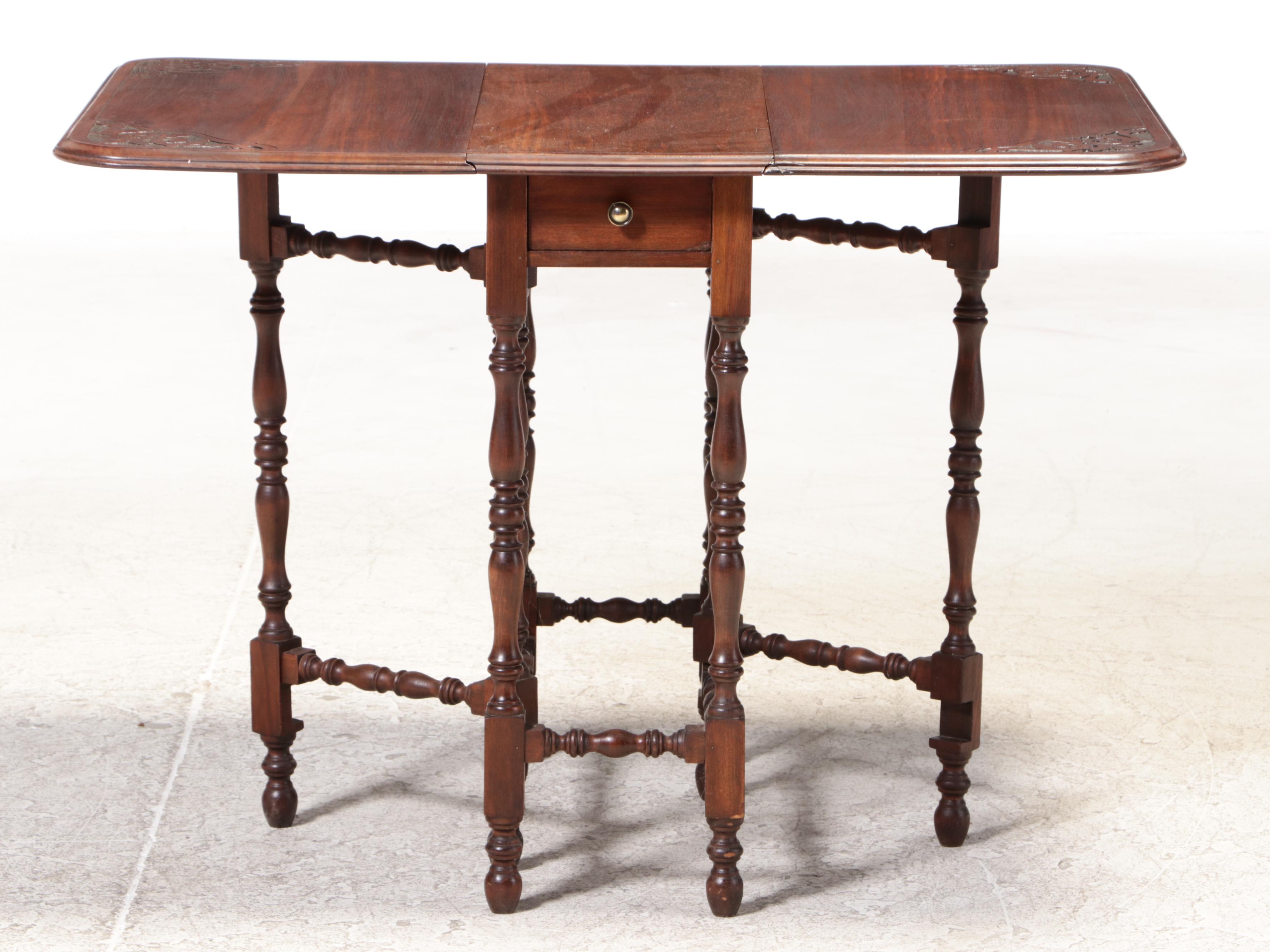 William and Mary Style Gate-Leg Table, Mid-20th Century