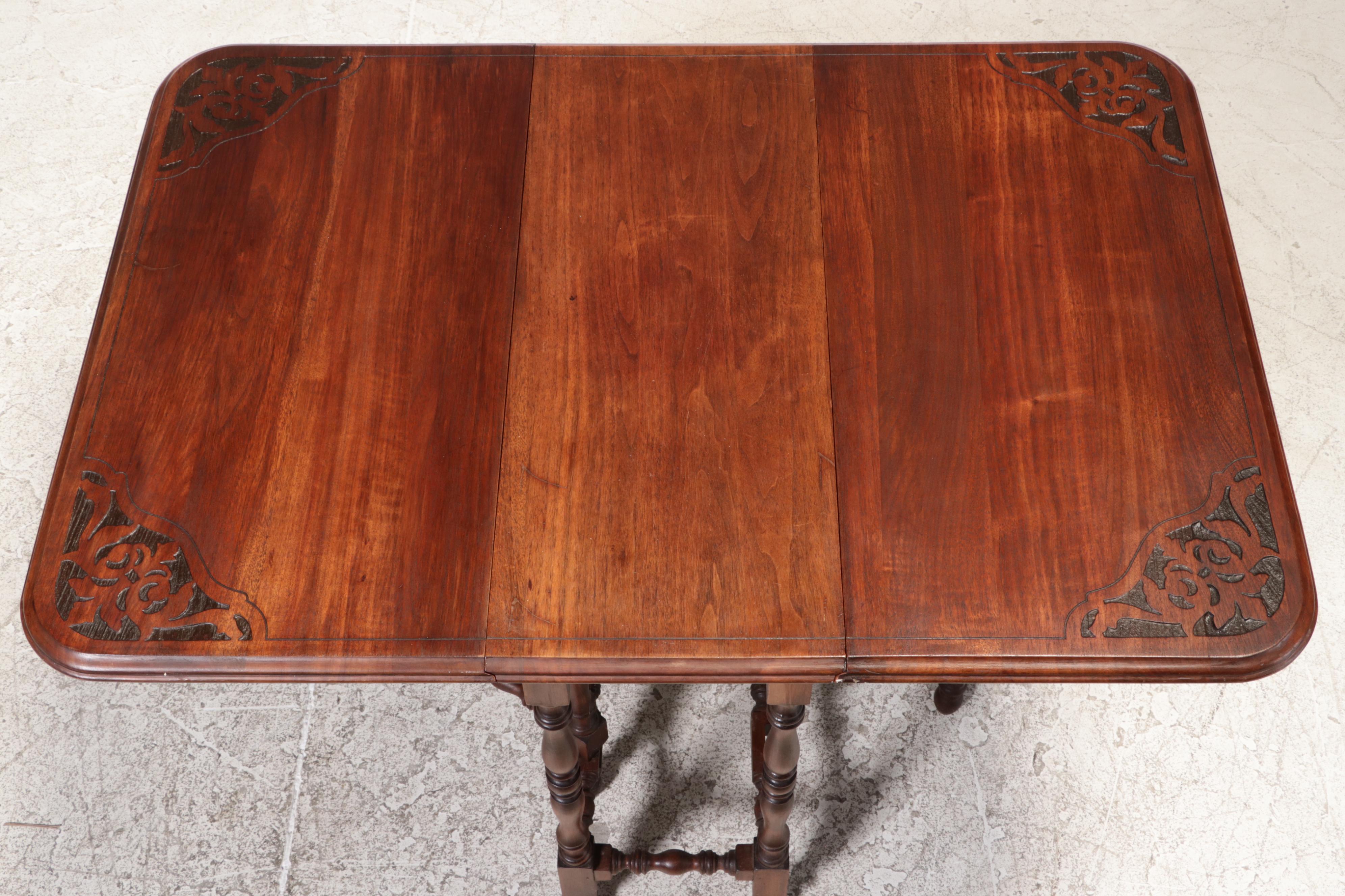 William and Mary Style Gate-Leg Table, Mid-20th Century