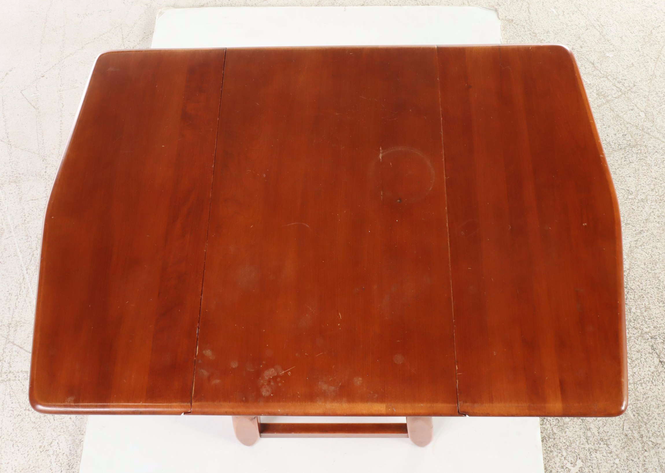 Willett Colonial Style Maple Child's Drop-Leaf Table, 20th Century