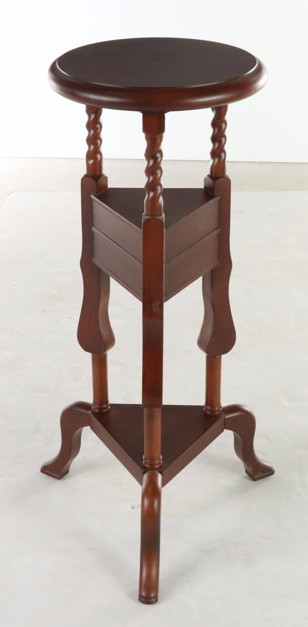Queen Anne Style Mahogany-Finished Basin Stand