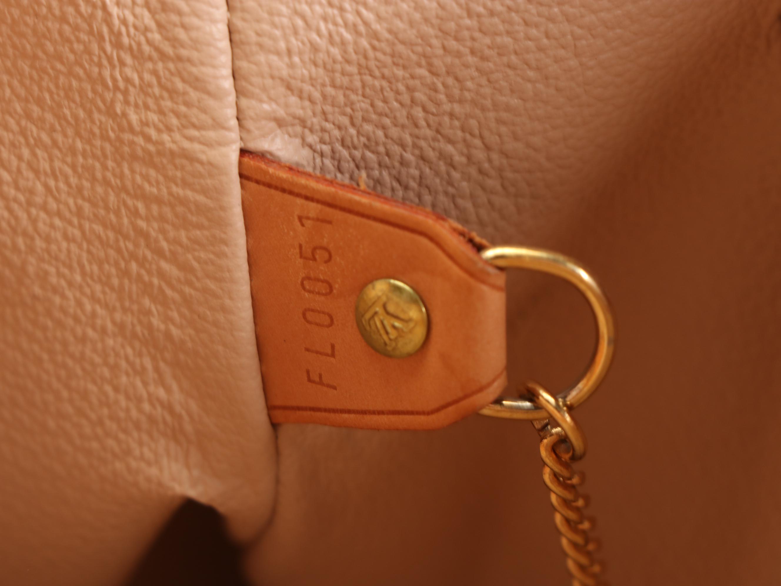 Louis Vuitton Bucket Bag GM in Monogram Canvas and Vachetta Leather
