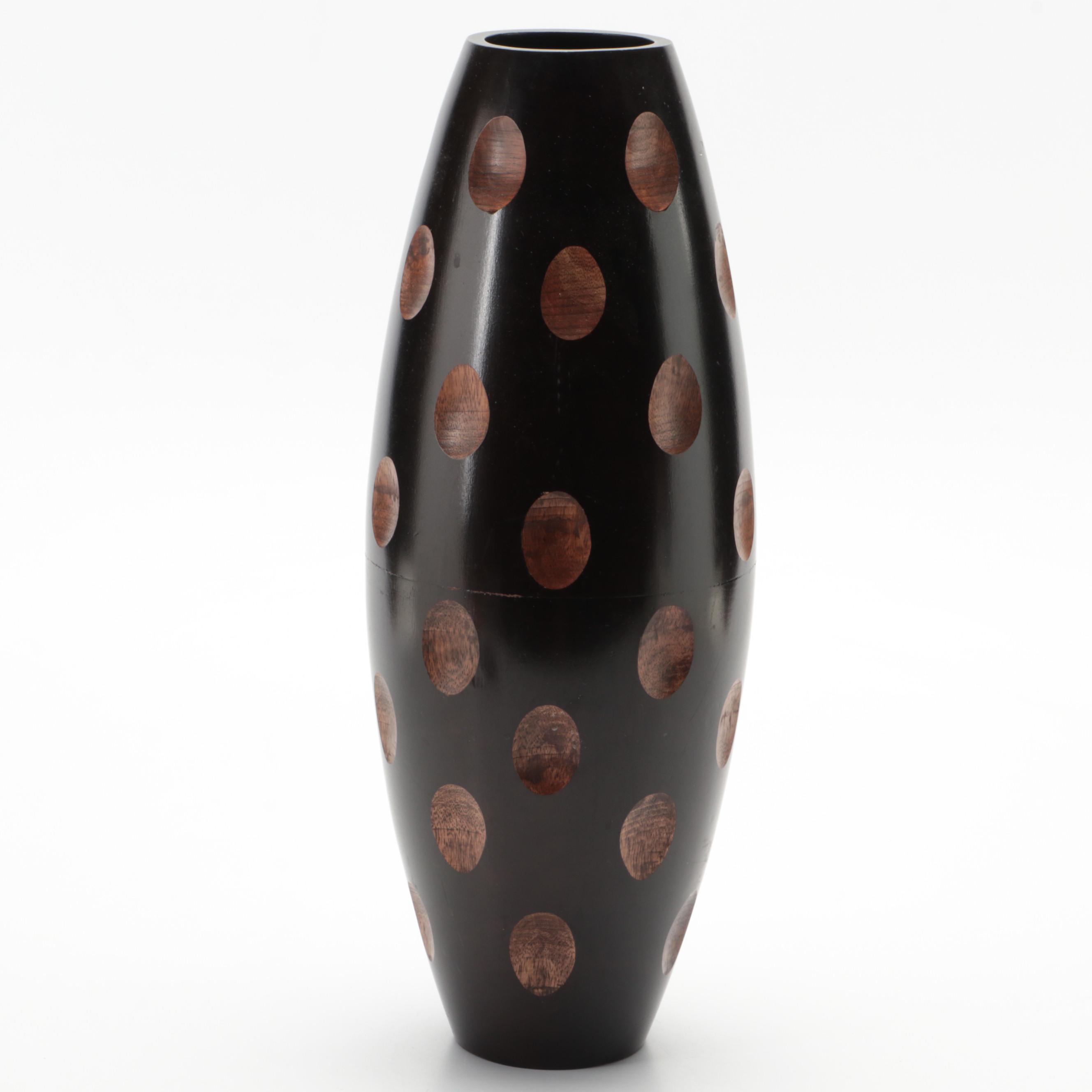 Wooden Dimple Vase with Other Carved Wooden and Resin Vase
