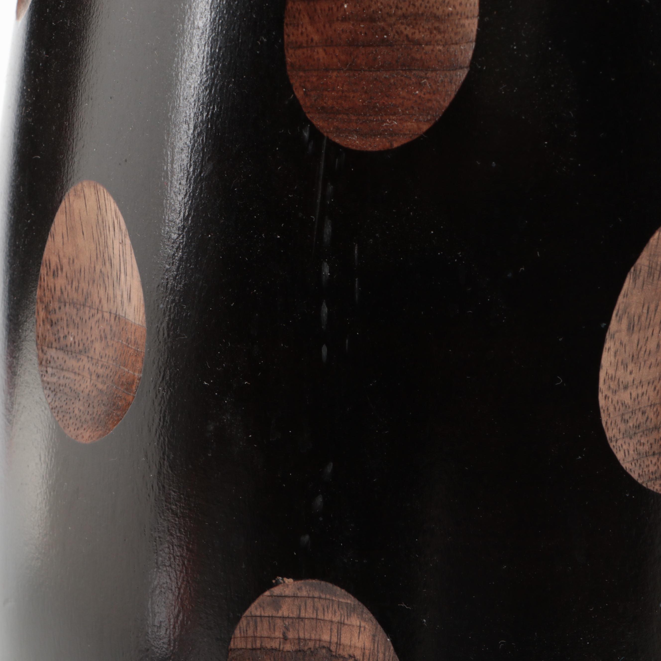 Wooden Dimple Vase with Other Carved Wooden and Resin Vase