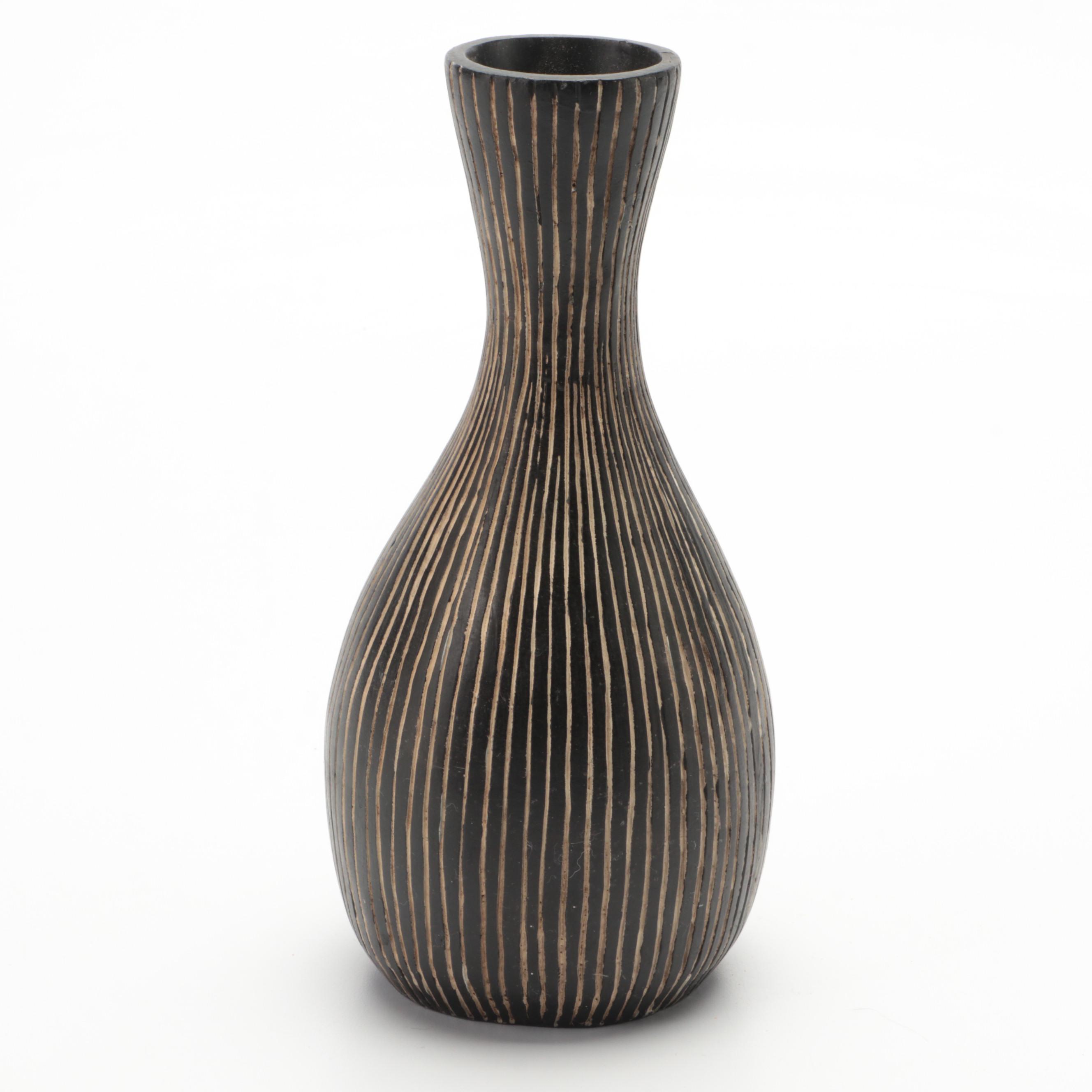 Wooden Dimple Vase with Other Carved Wooden and Resin Vase