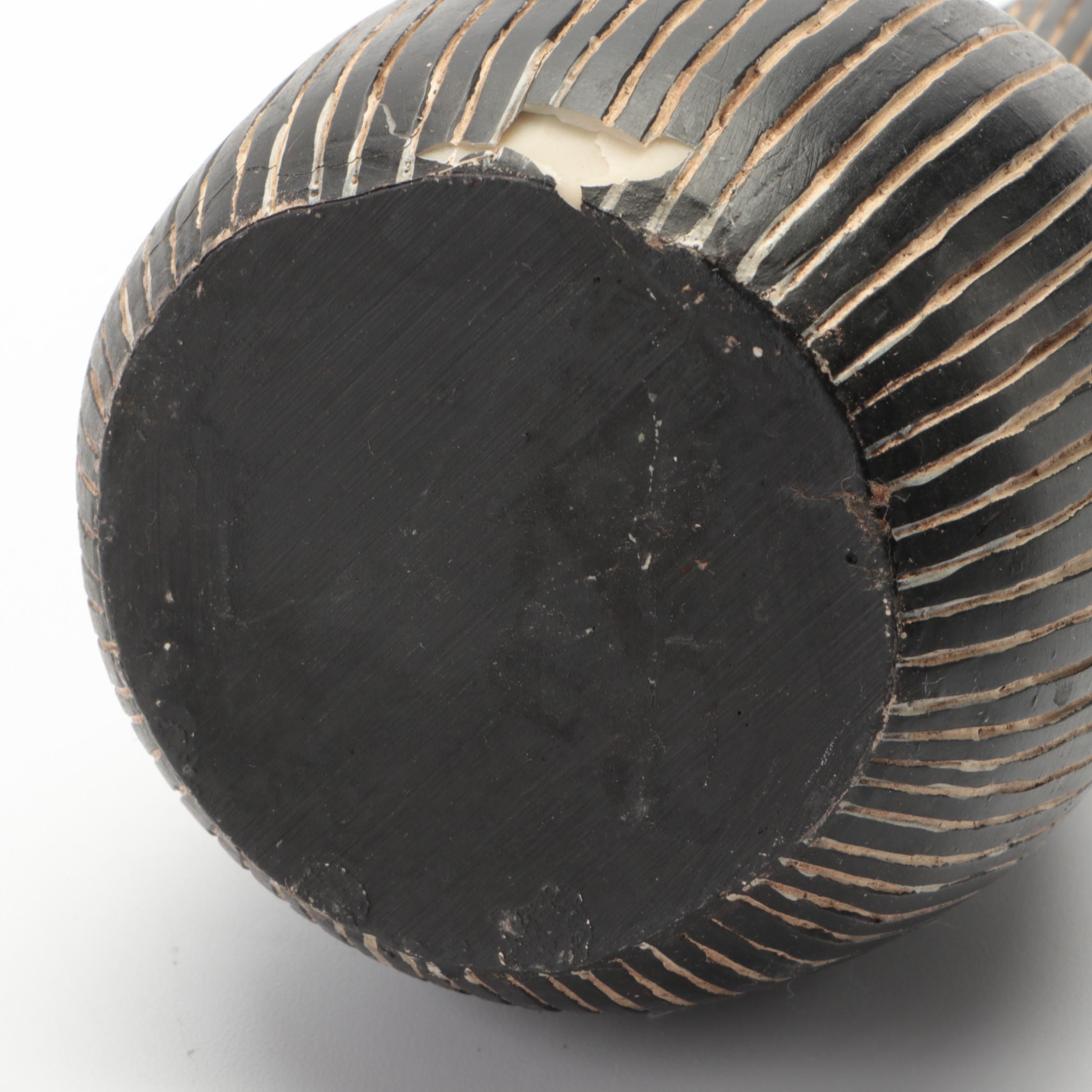 Wooden Dimple Vase with Other Carved Wooden and Resin Vase