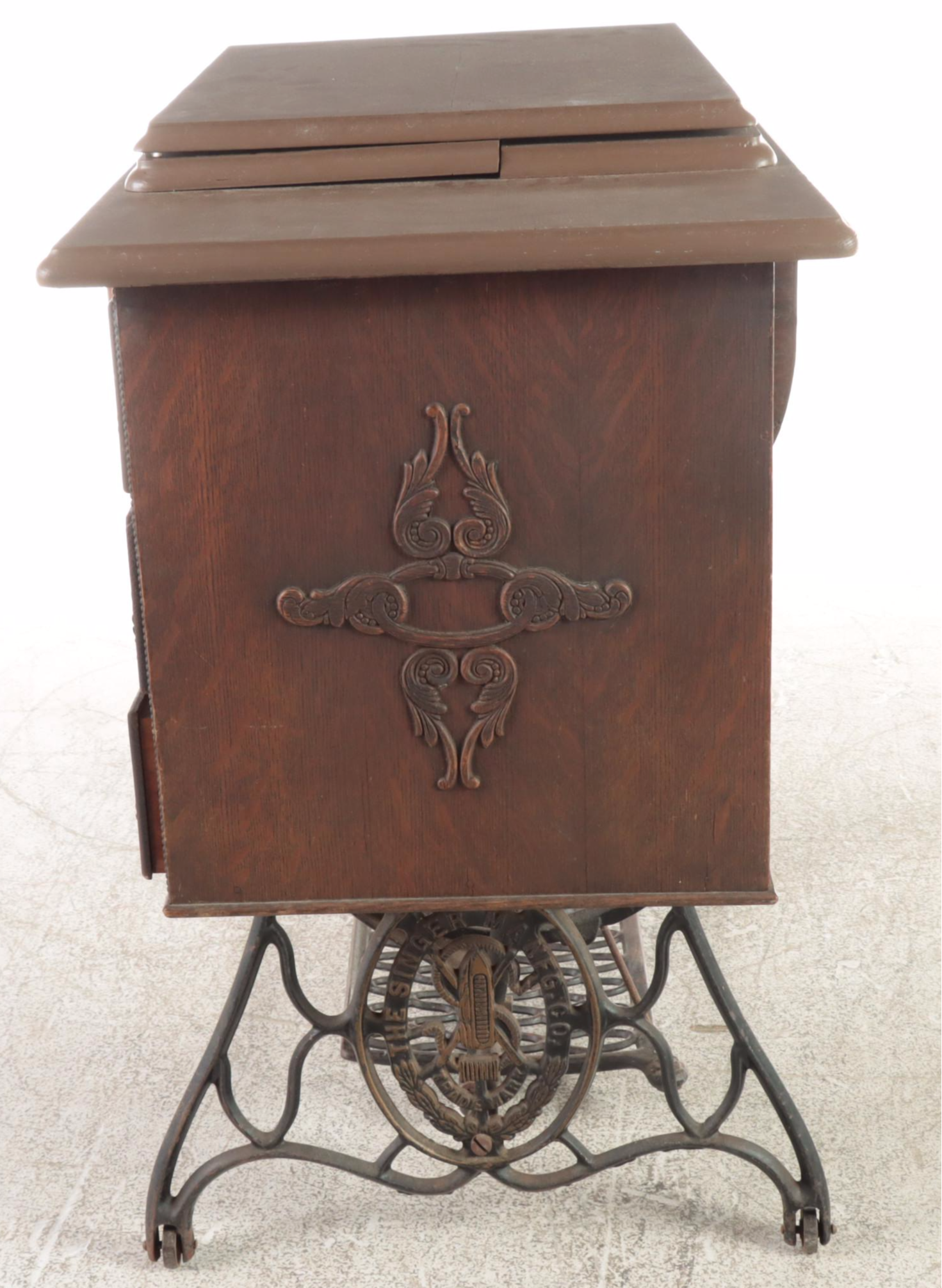 Singer Sewing Machine Treadle Oak Cabinet, Early to Mid-20th Century