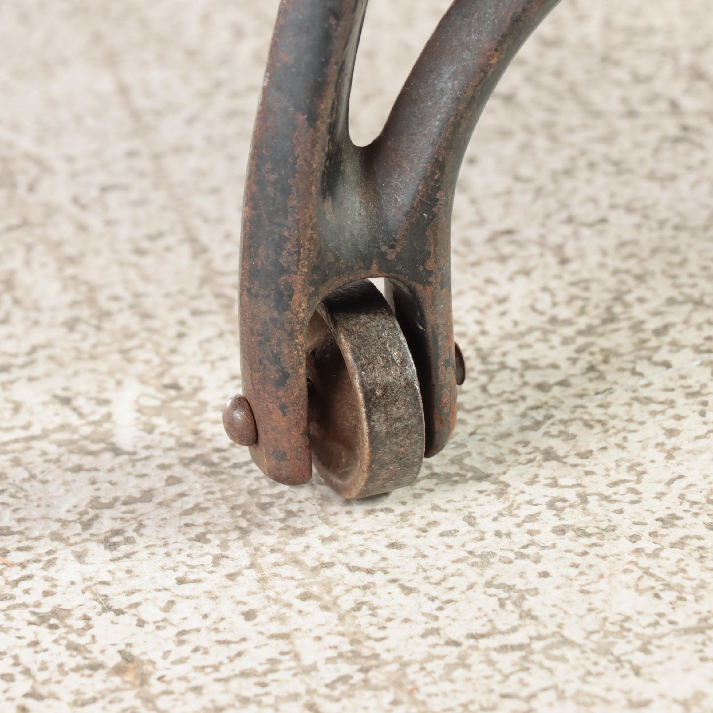Singer Sewing Machine Treadle Oak Cabinet, Early to Mid-20th Century