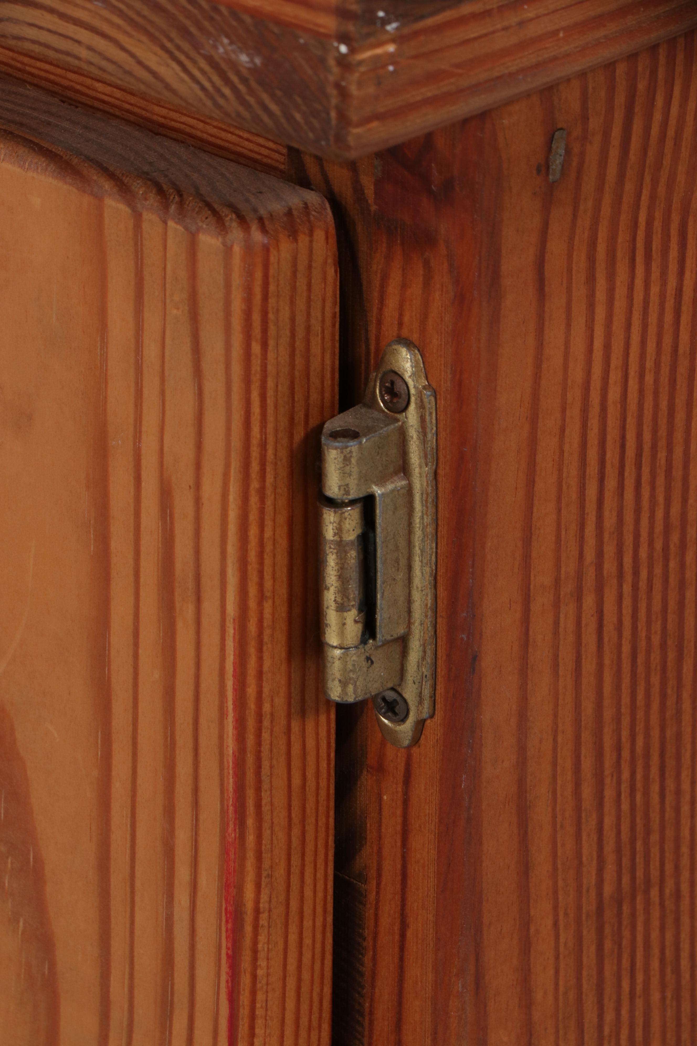 Heart Pine Bookcase Cabinet, Mid to Late 20th Century