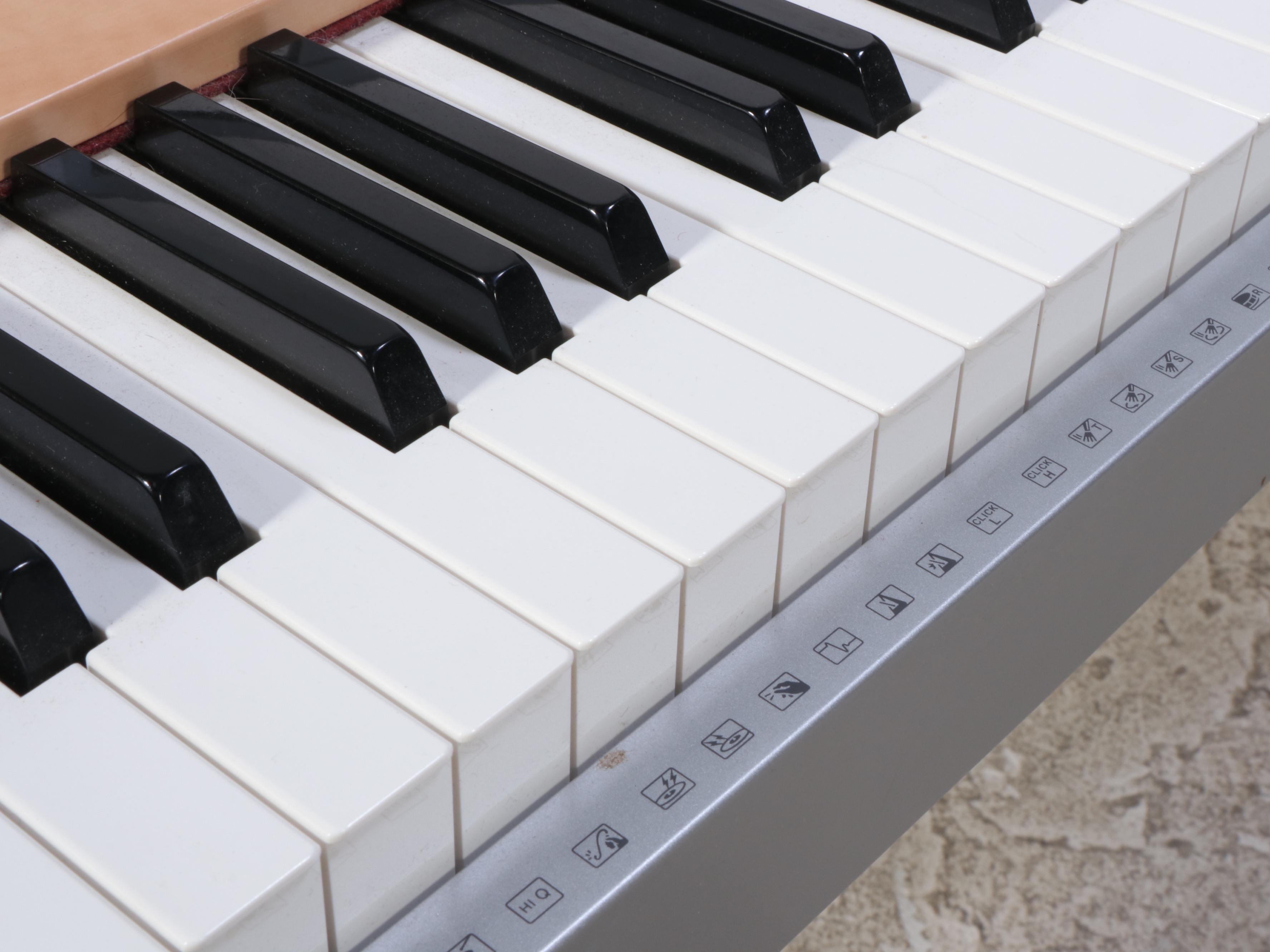 Yamaha DGX-620 Portable Grand Digital Piano with Bench