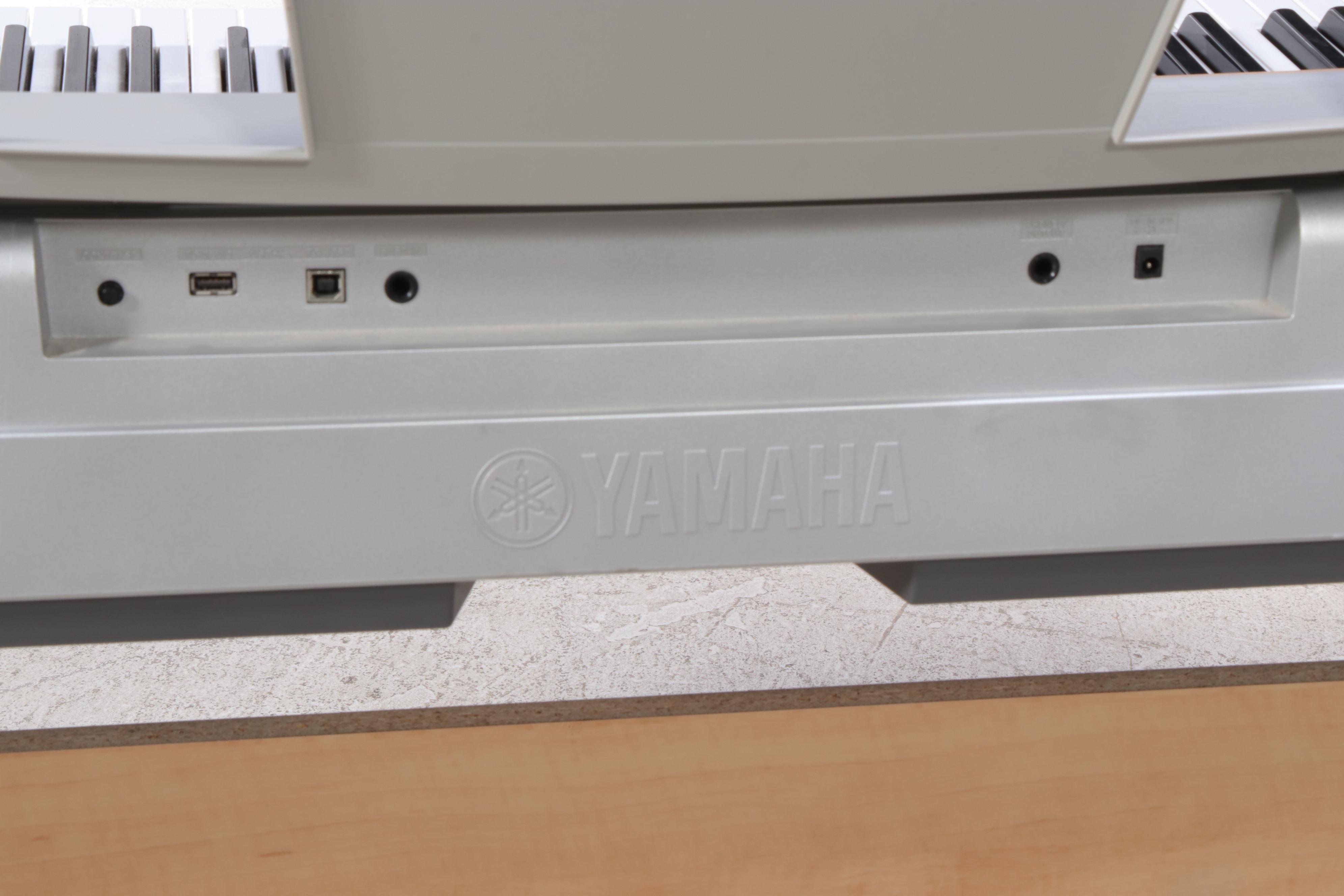 Yamaha DGX-620 Portable Grand Digital Piano with Bench