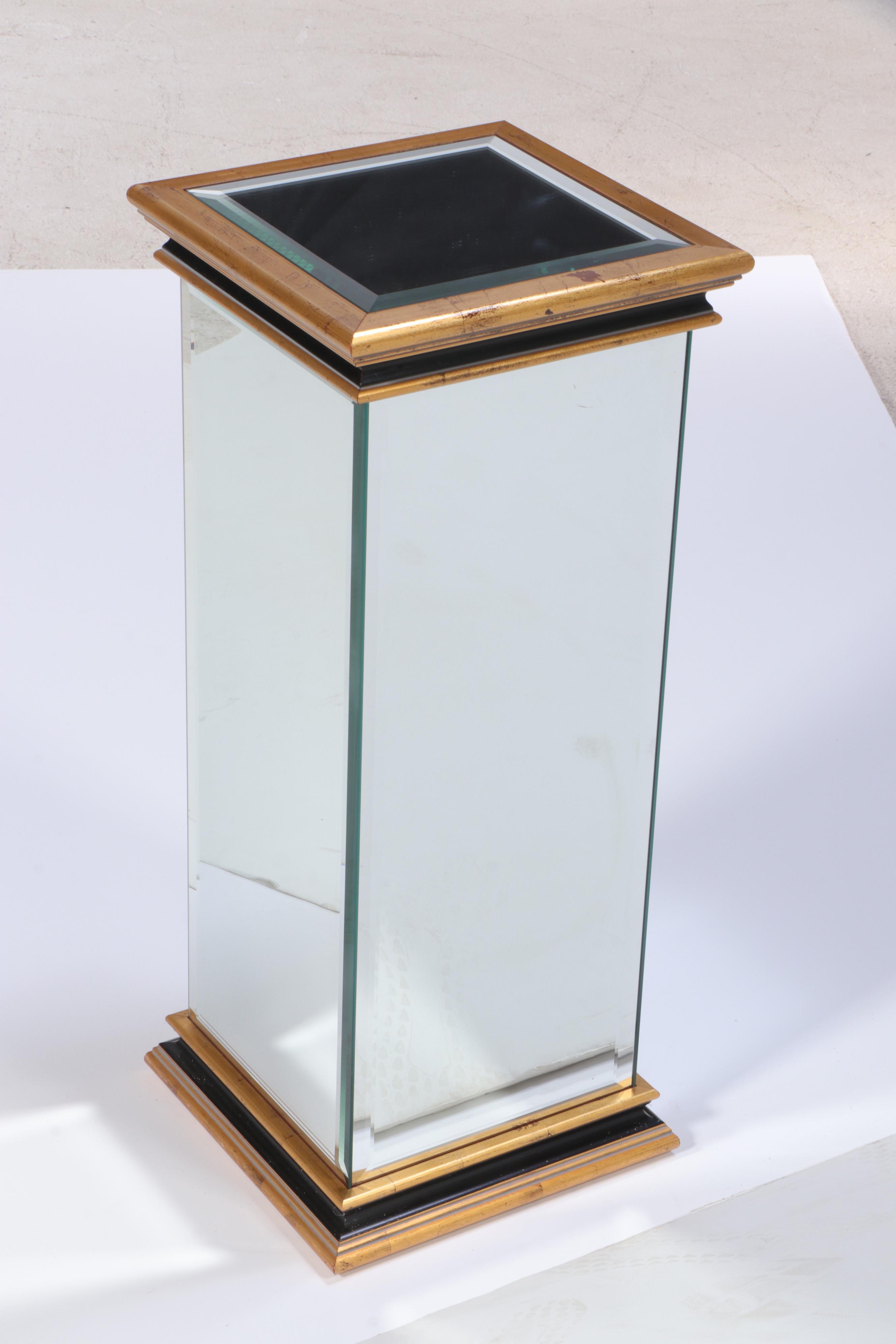 Mirrored Pedestal Stand
