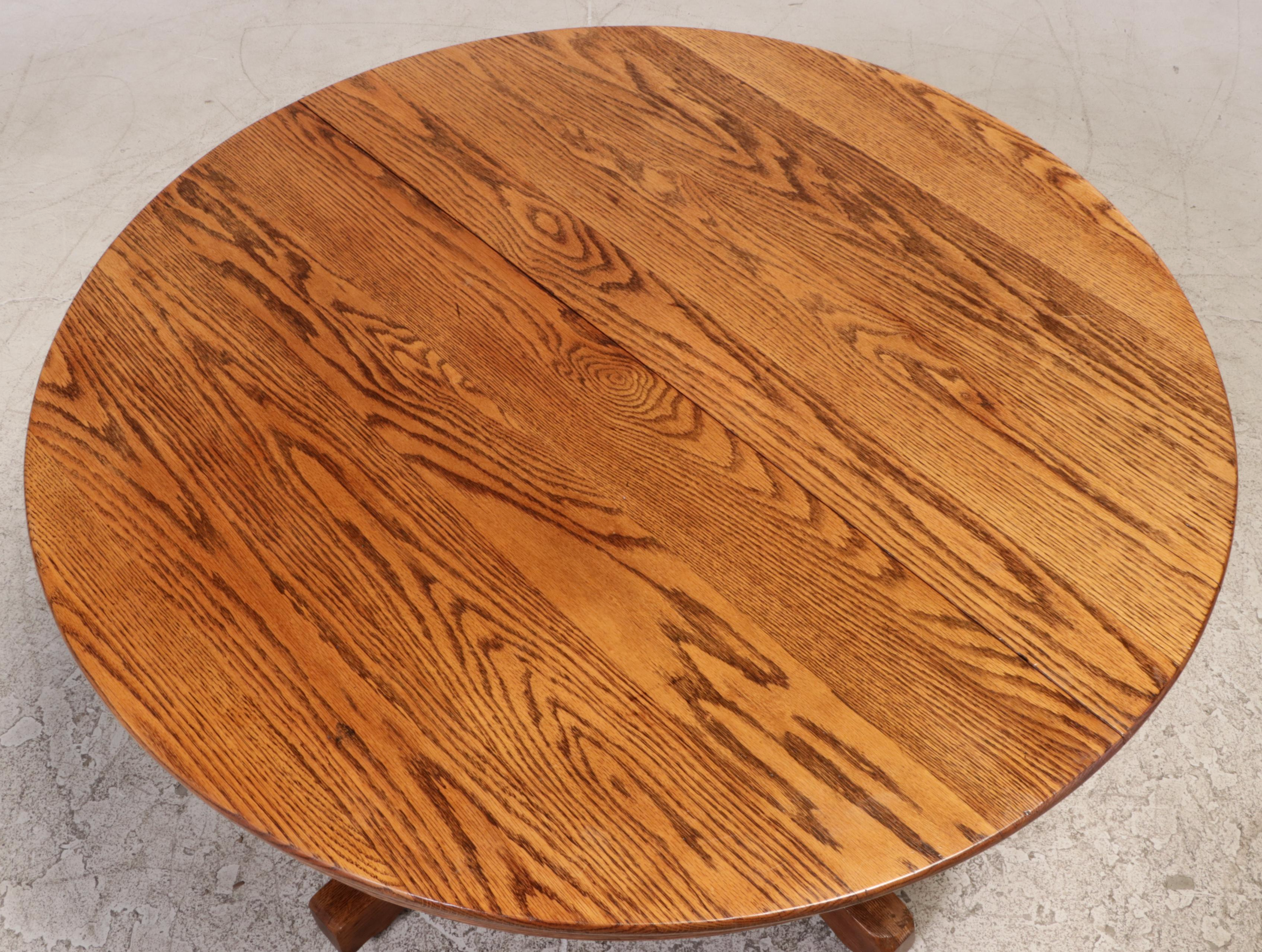 American Oak Extending Pedestal Dining Table, Early 20th Century