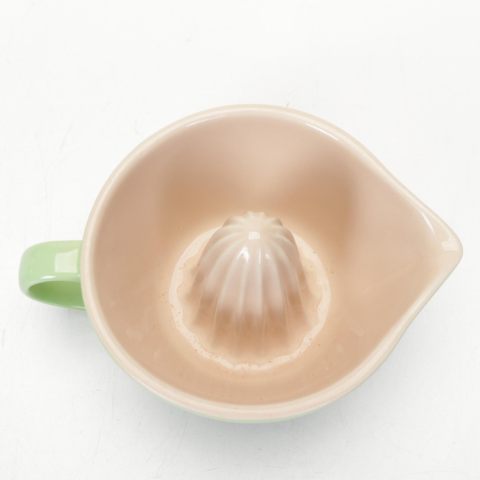 Le Creuset Stoneware Utensil Crocks with Ramekins and Jucier