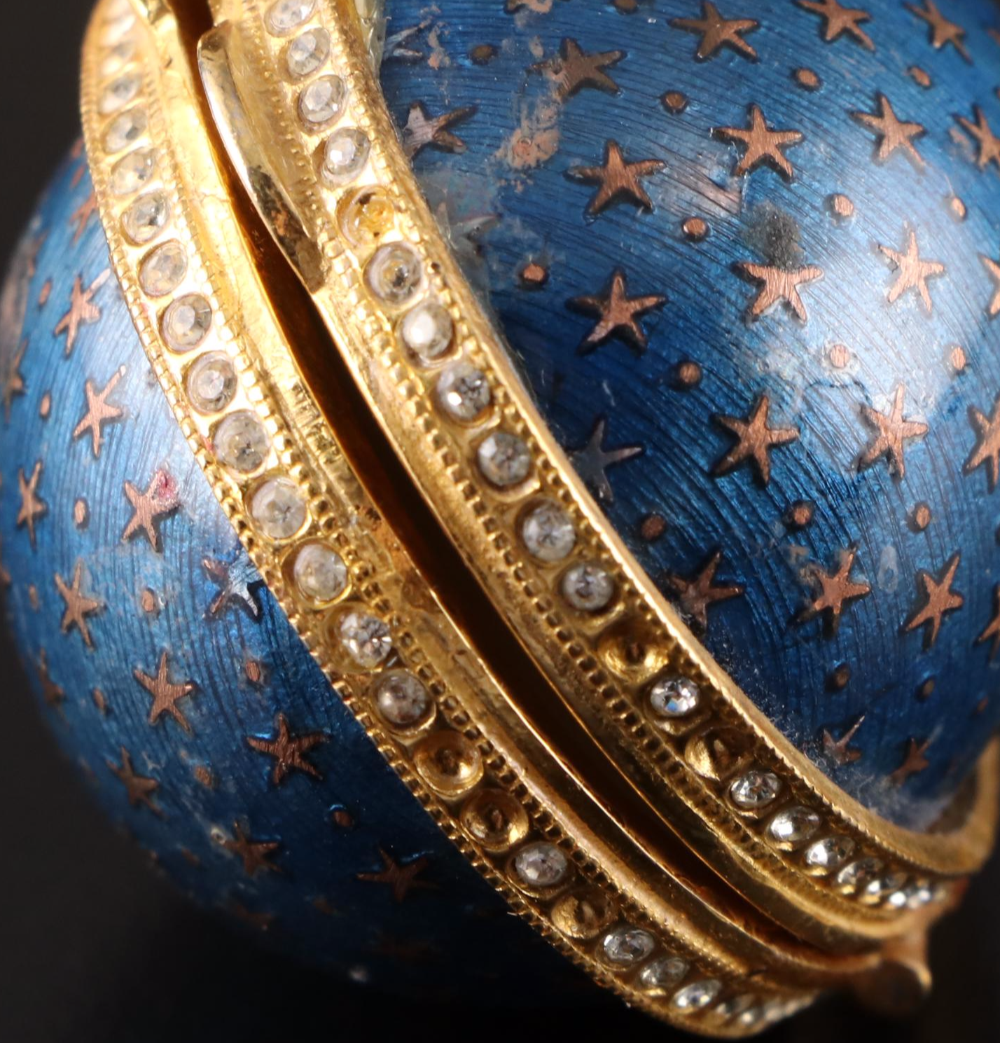 Kingspoint Designs Limited Edition Goose Egg Carriage Music Box with Trinket Box