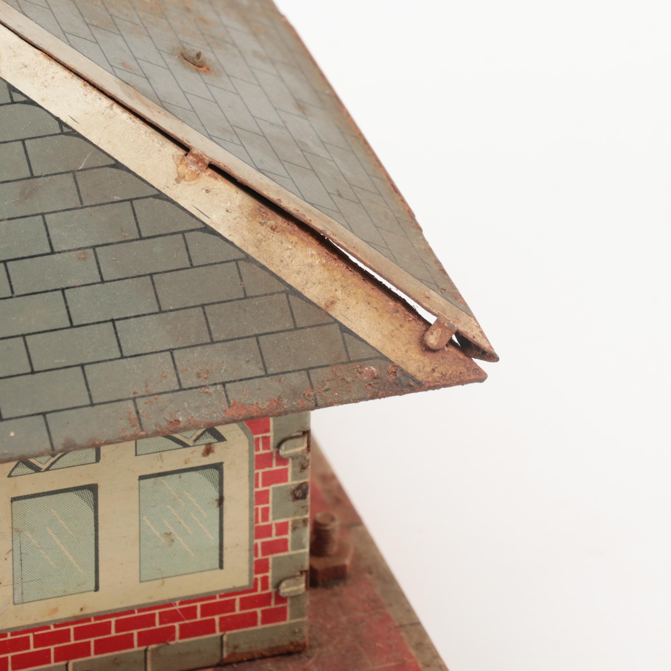 Lionel O Scale Locomotive and Cars with Model Building and Crane