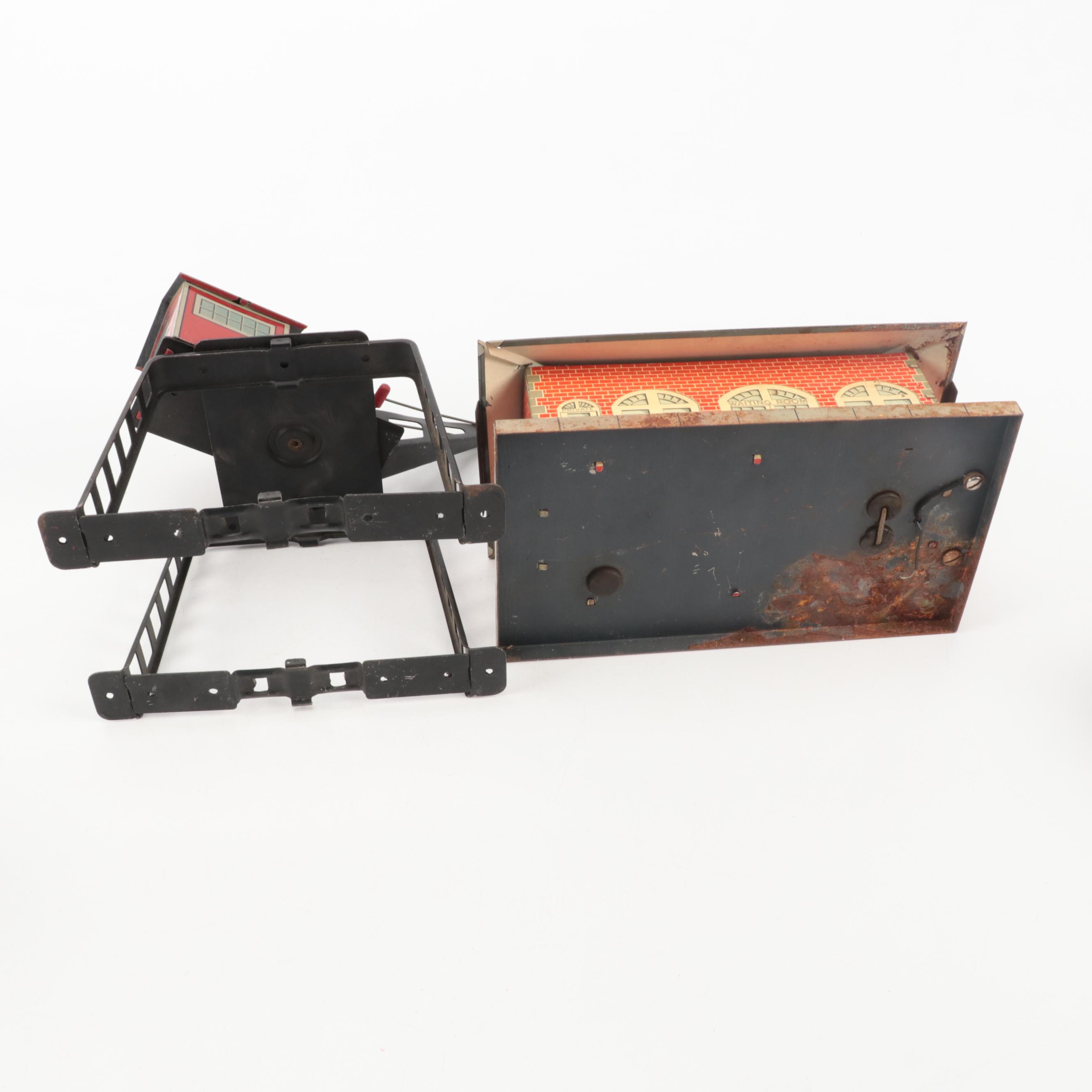 Lionel O Scale Locomotive and Cars with Model Building and Crane