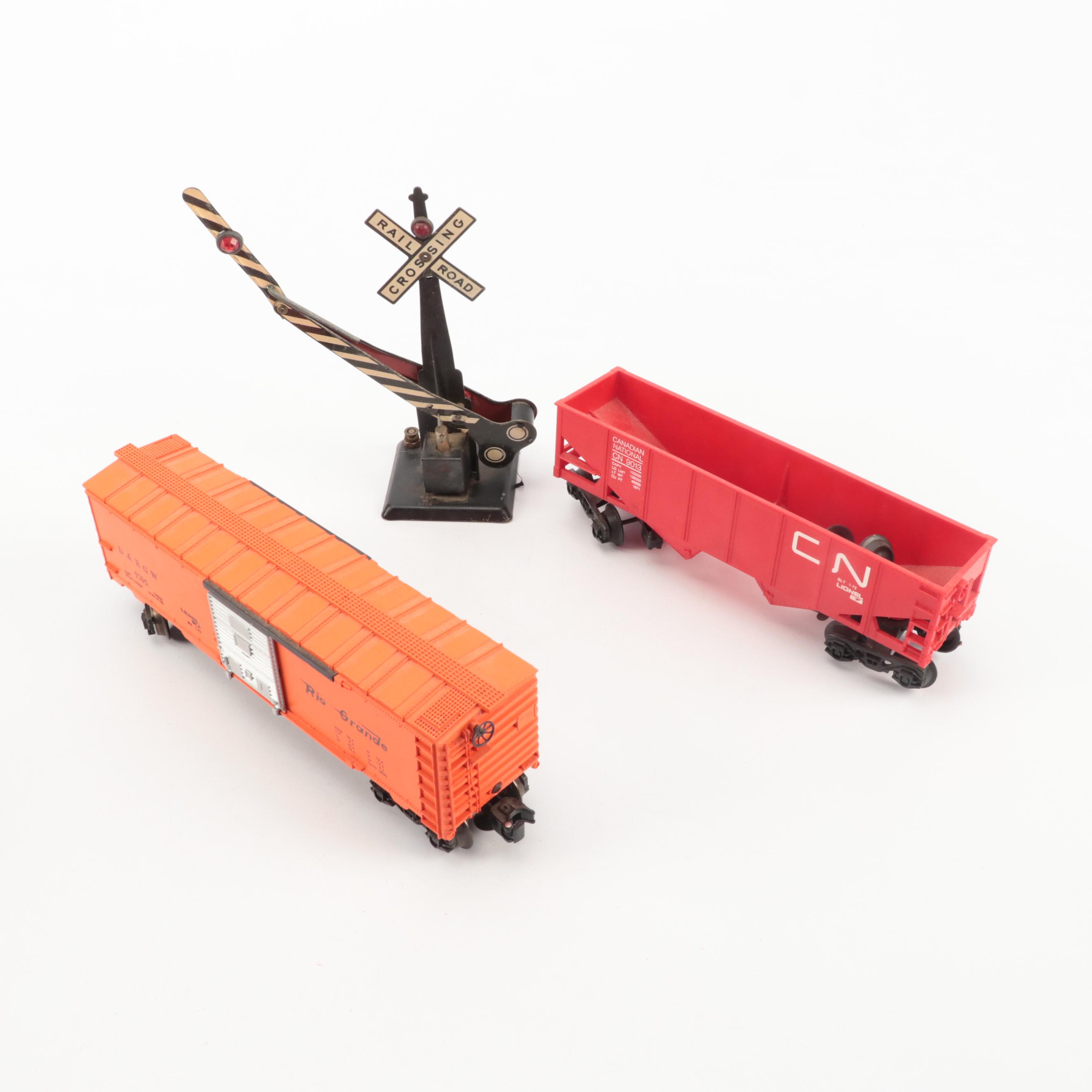 Lionel O Scale Locomotive and Cars with Model Building and Crane