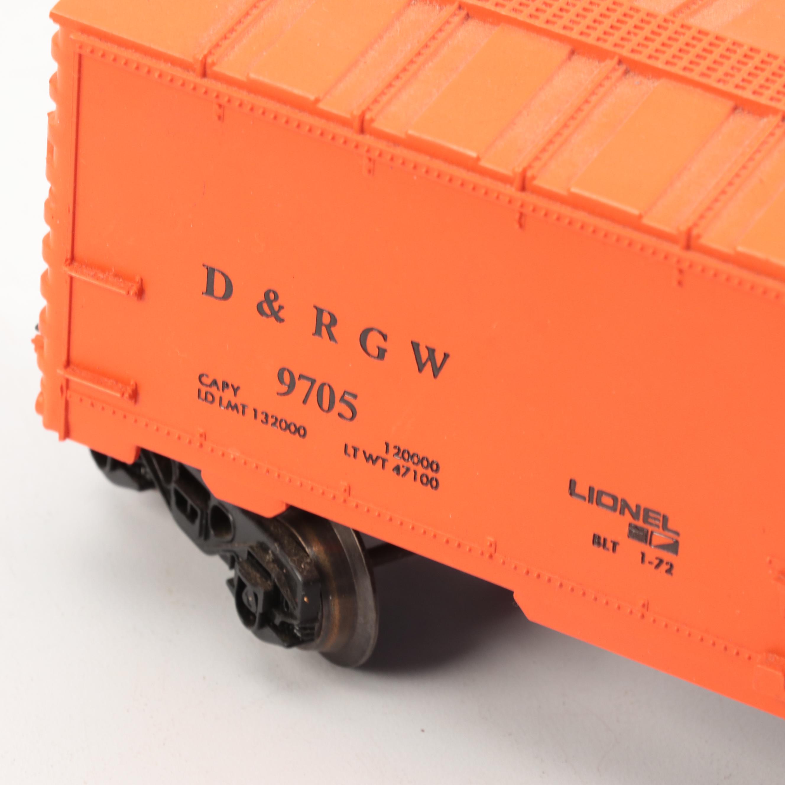 Lionel O Scale Locomotive and Cars with Model Building and Crane