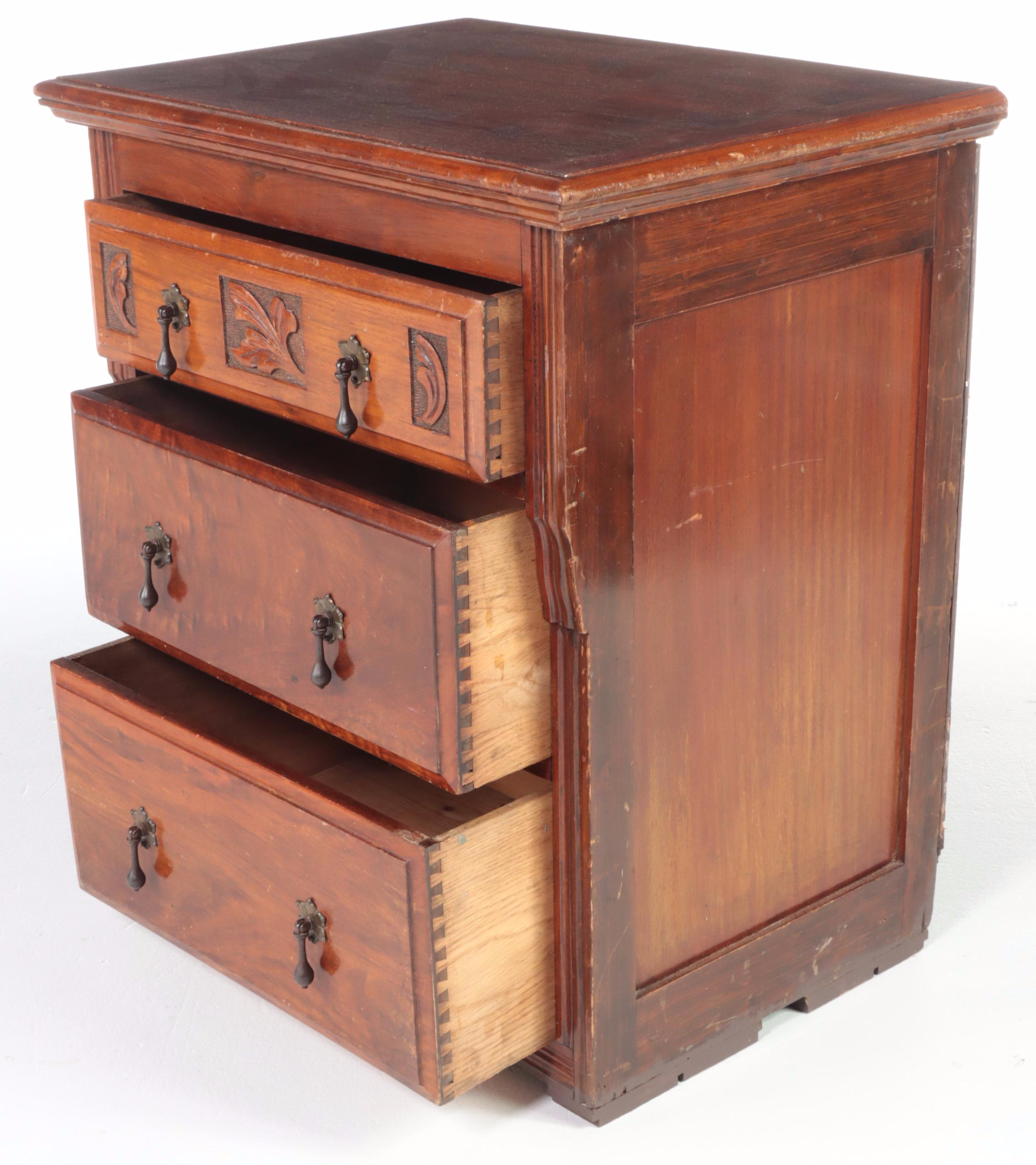 Victorian Walnut Chest of Drawers, Late 19th Century