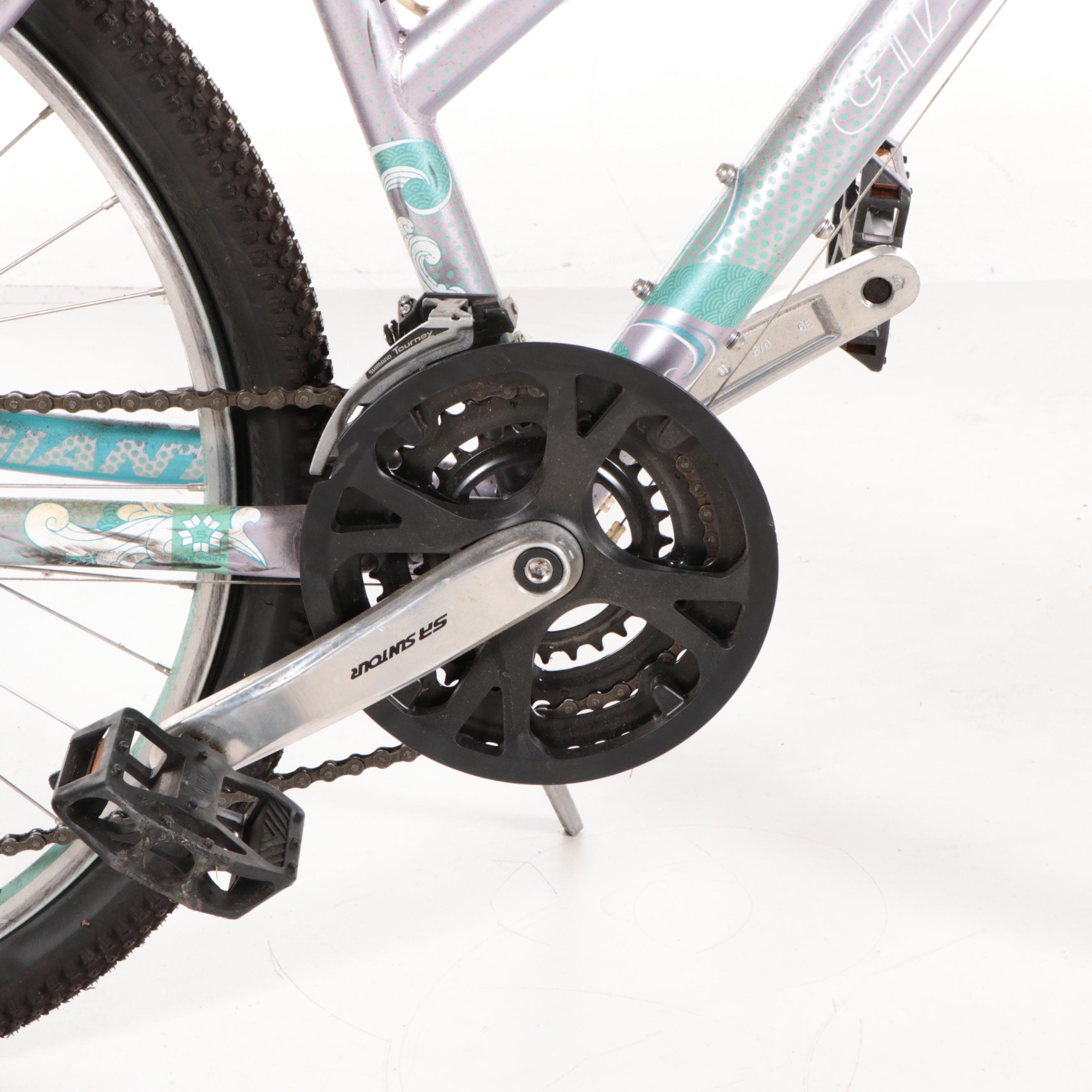 Giant SR Suntour Mountain Bicycle