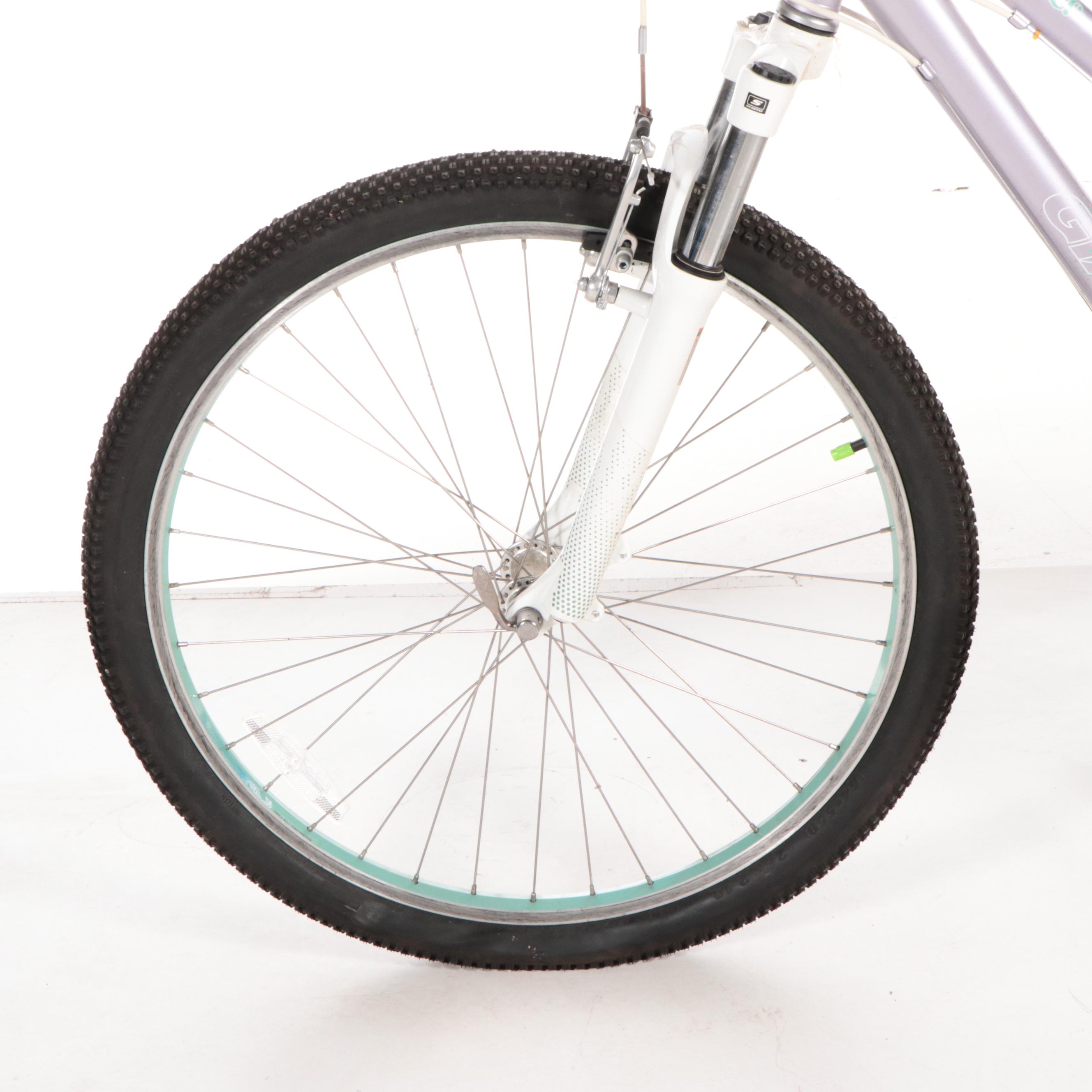 Giant SR Suntour Mountain Bicycle