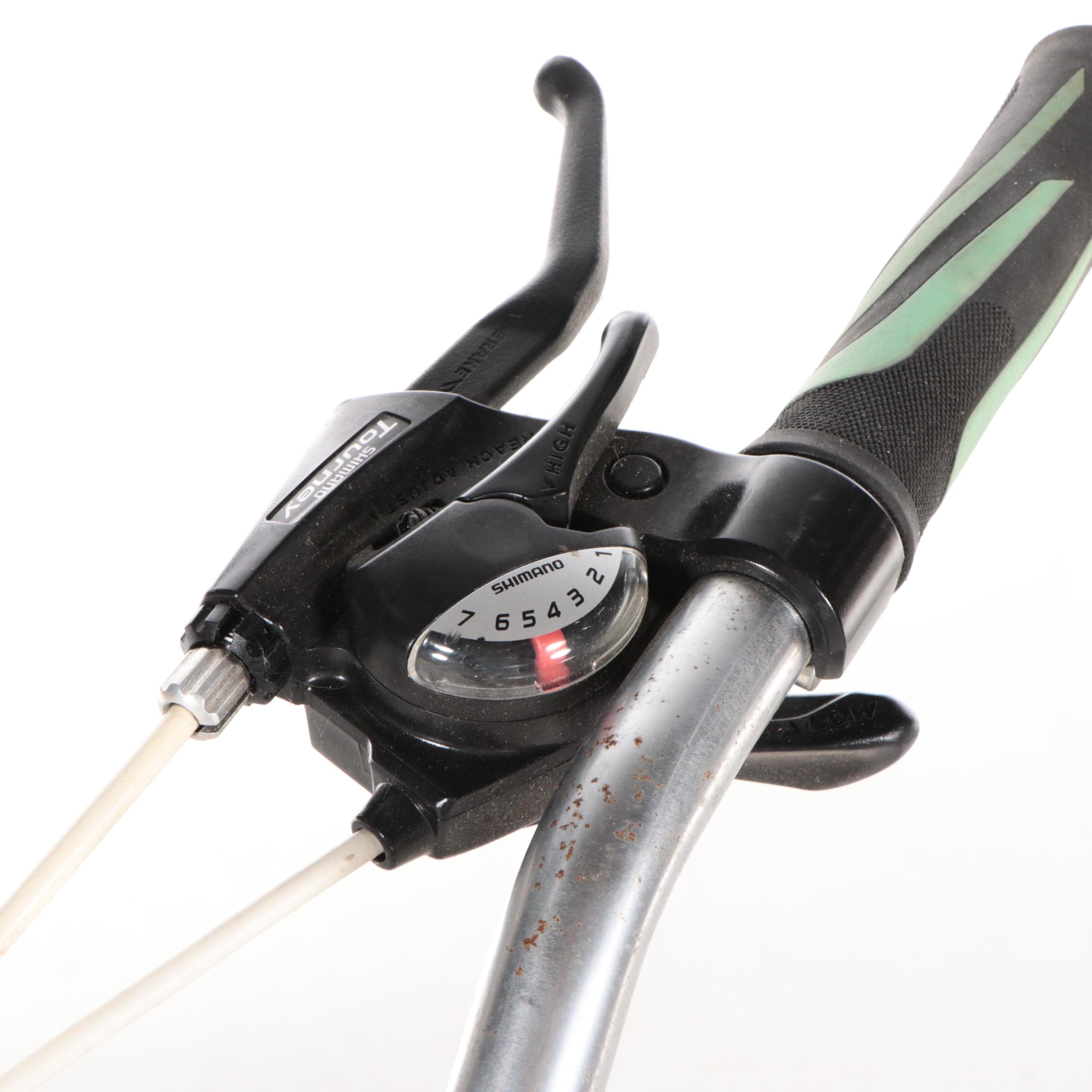 Giant SR Suntour Mountain Bicycle