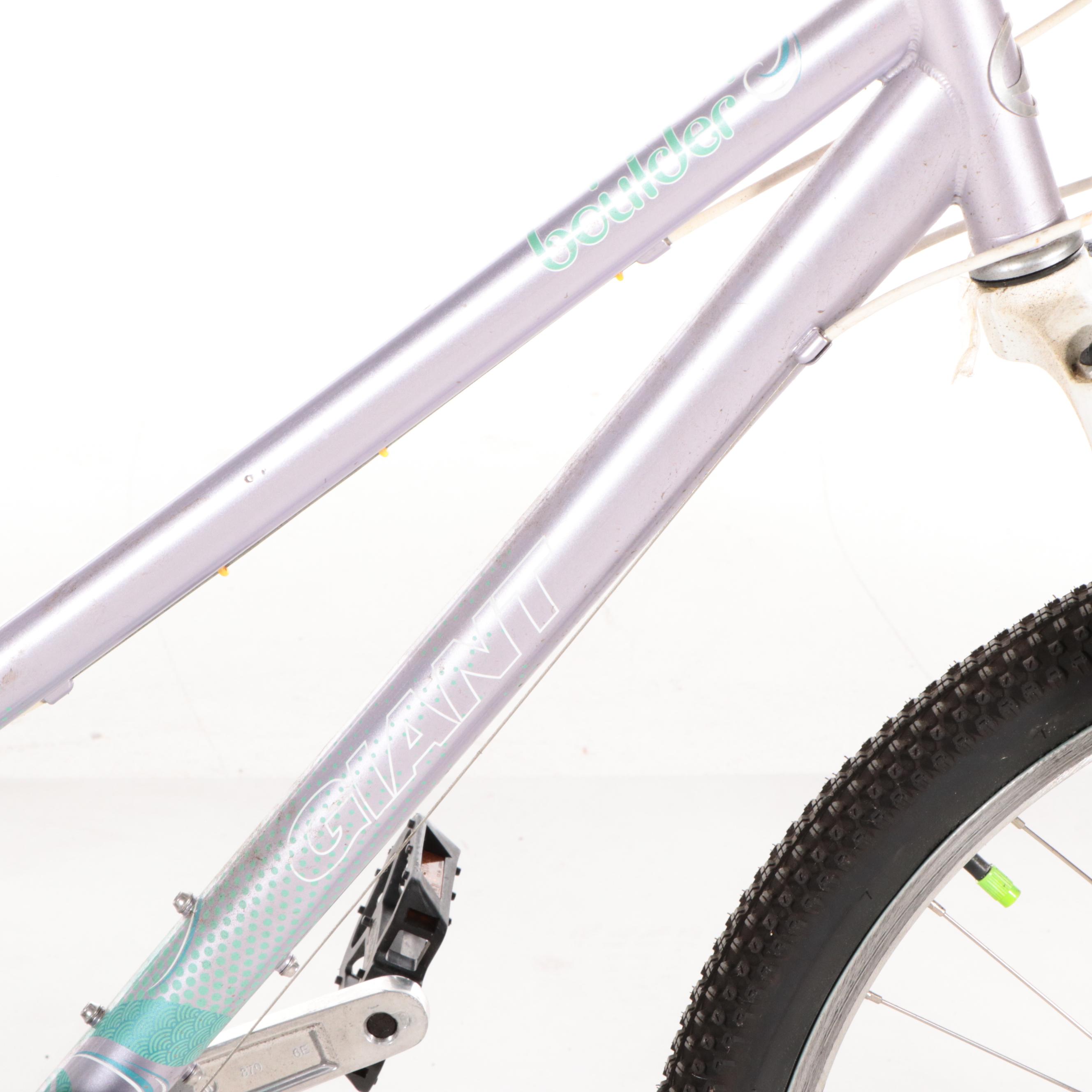 Giant SR Suntour Mountain Bicycle