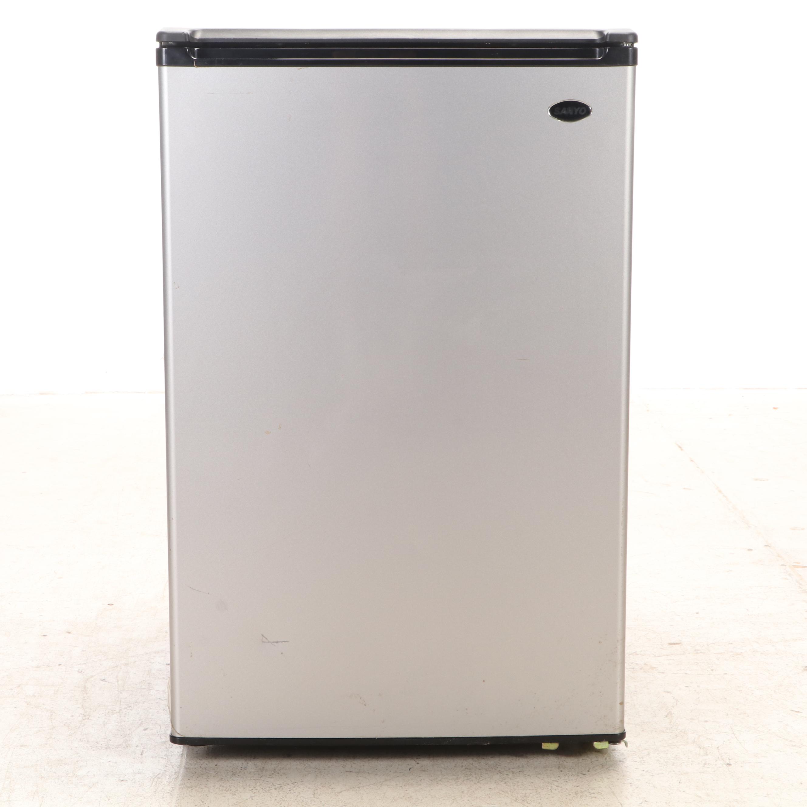 Sanyo Model 4910M Free Standing Mini-Refrigerator