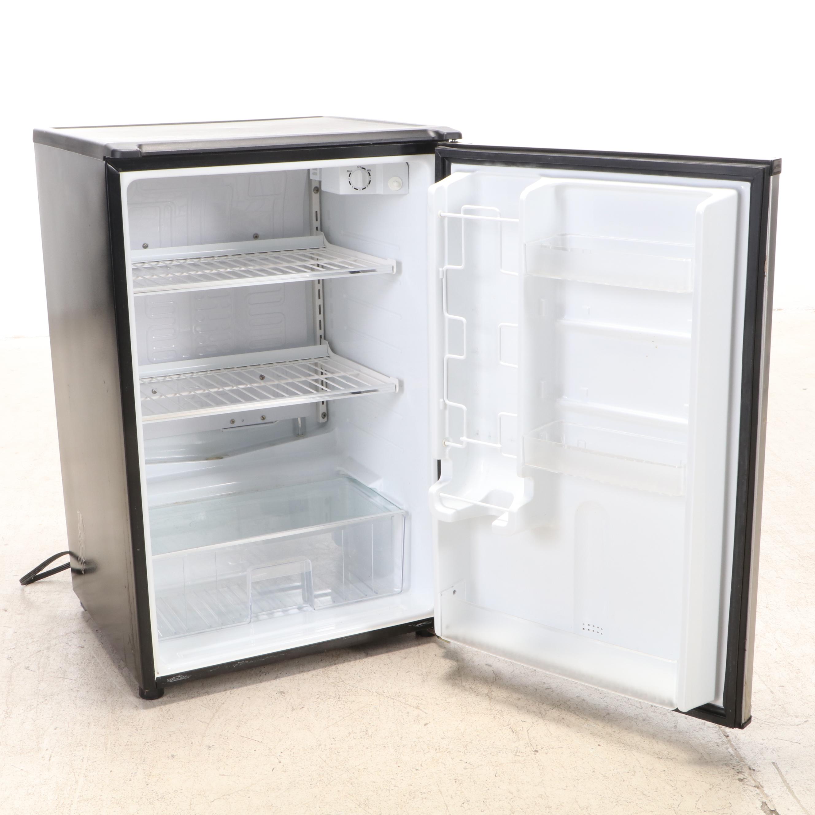 Sanyo Model 4910M Free Standing Mini-Refrigerator