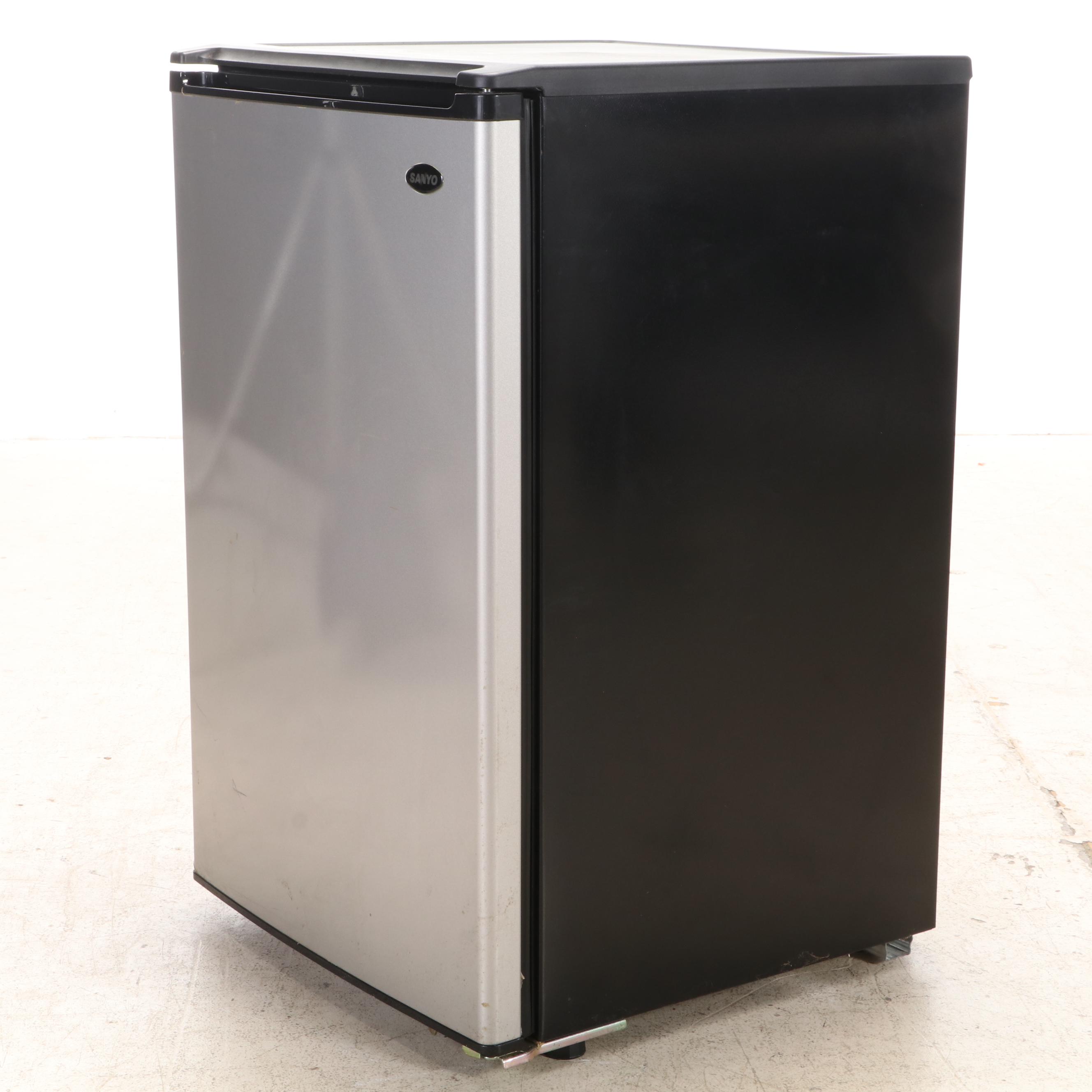 Sanyo Model 4910M Free Standing Mini-Refrigerator