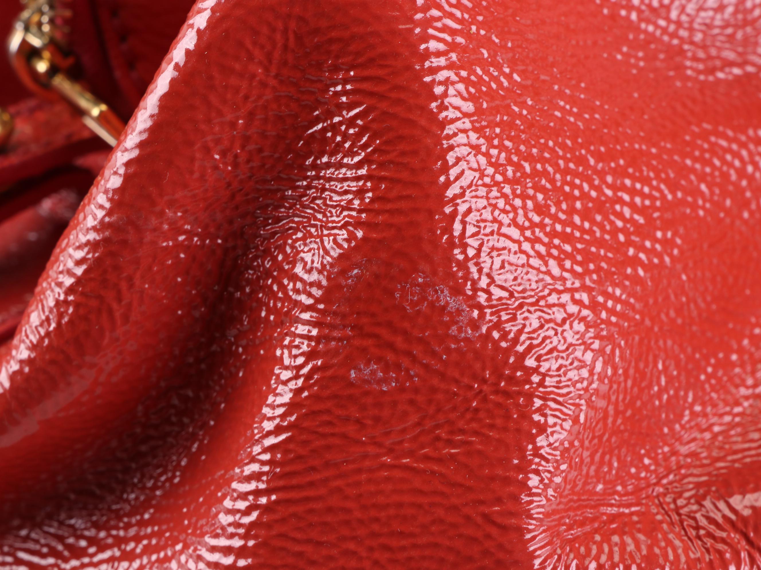 Yves Saint Laurent Easy Y Tote Bag in Red Textured Patent Leather