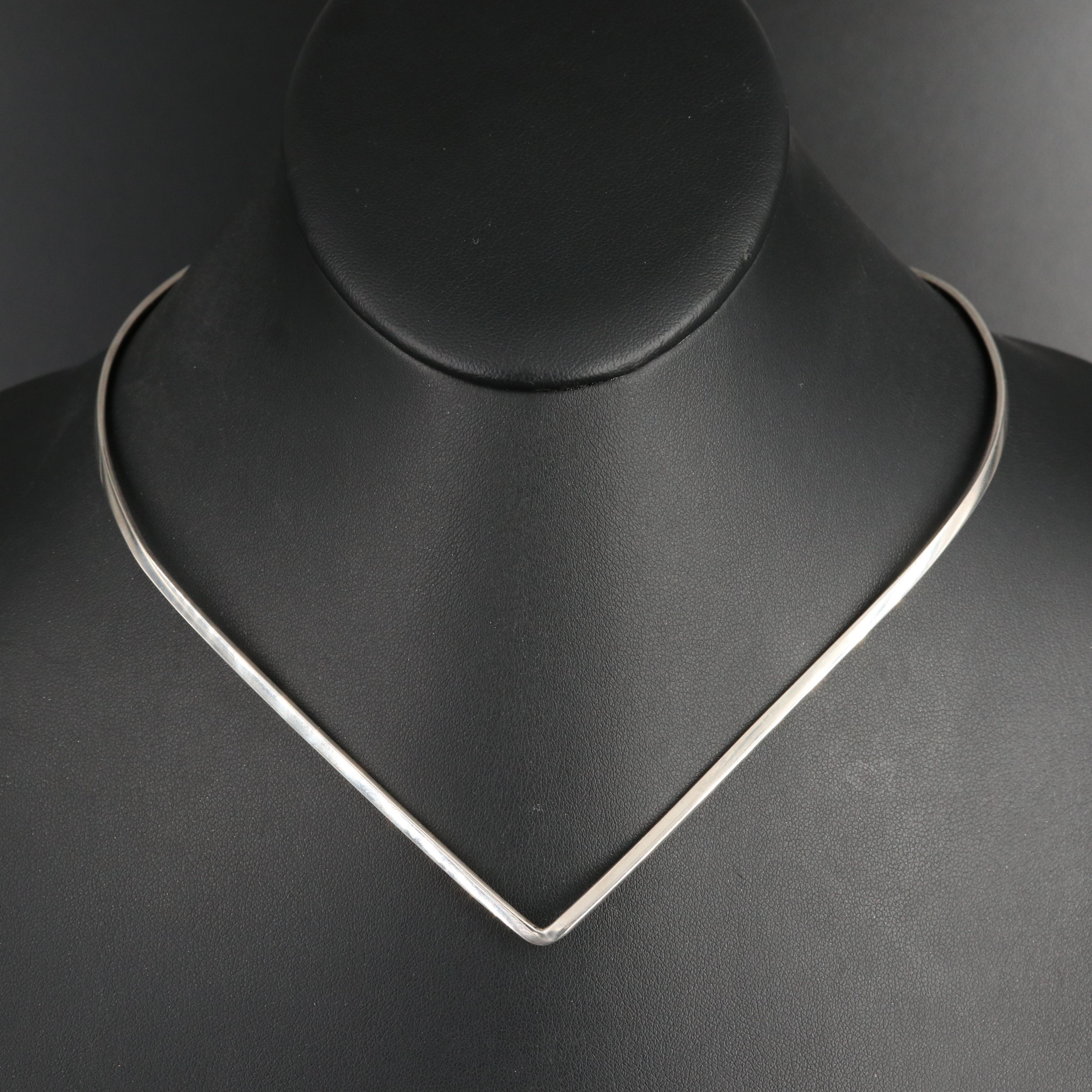 Sterling Chevron Collar