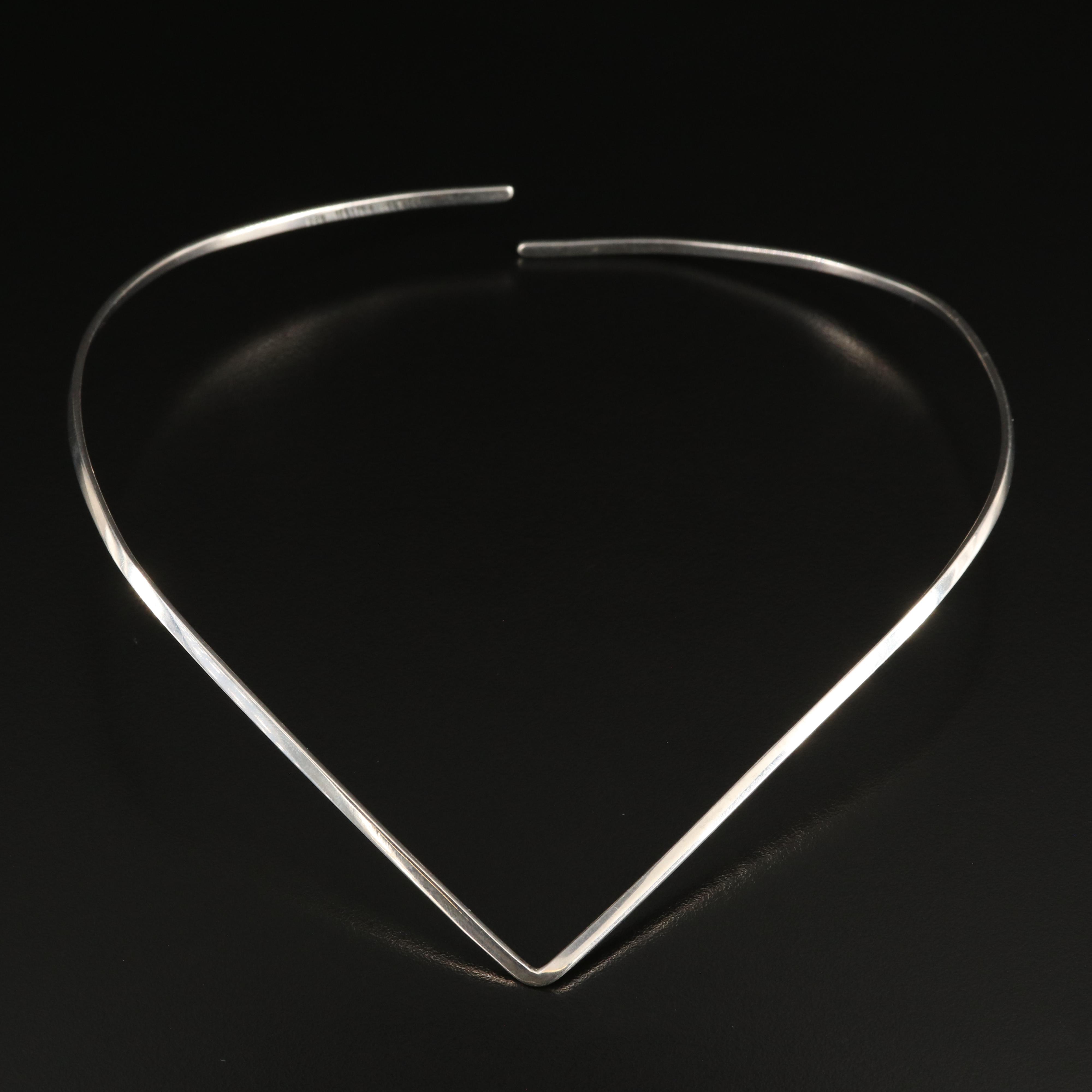 Sterling Chevron Collar