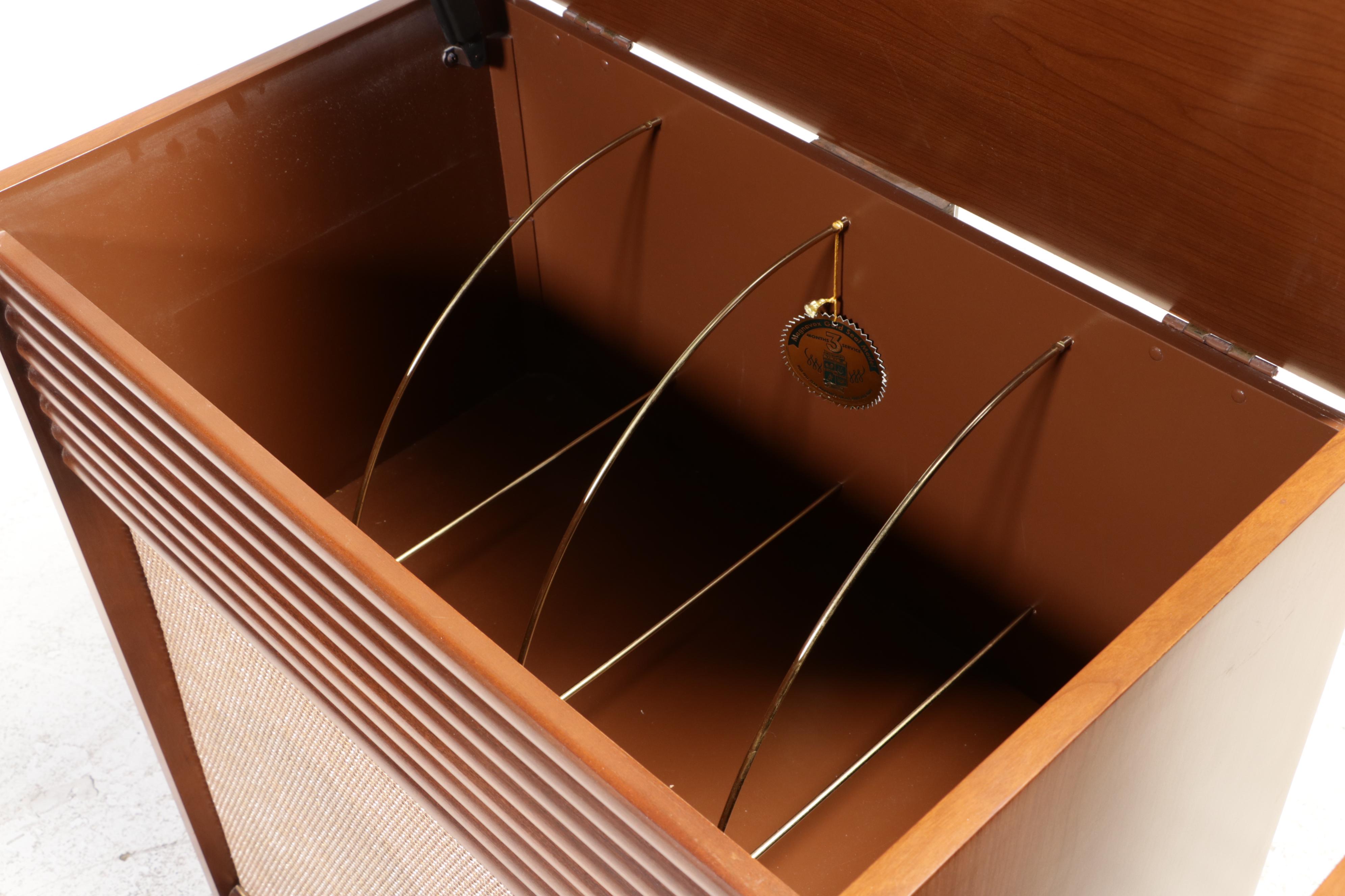 Magnavox "1SK297-F" High Fidelity Phonograph with "S033" External Speaker